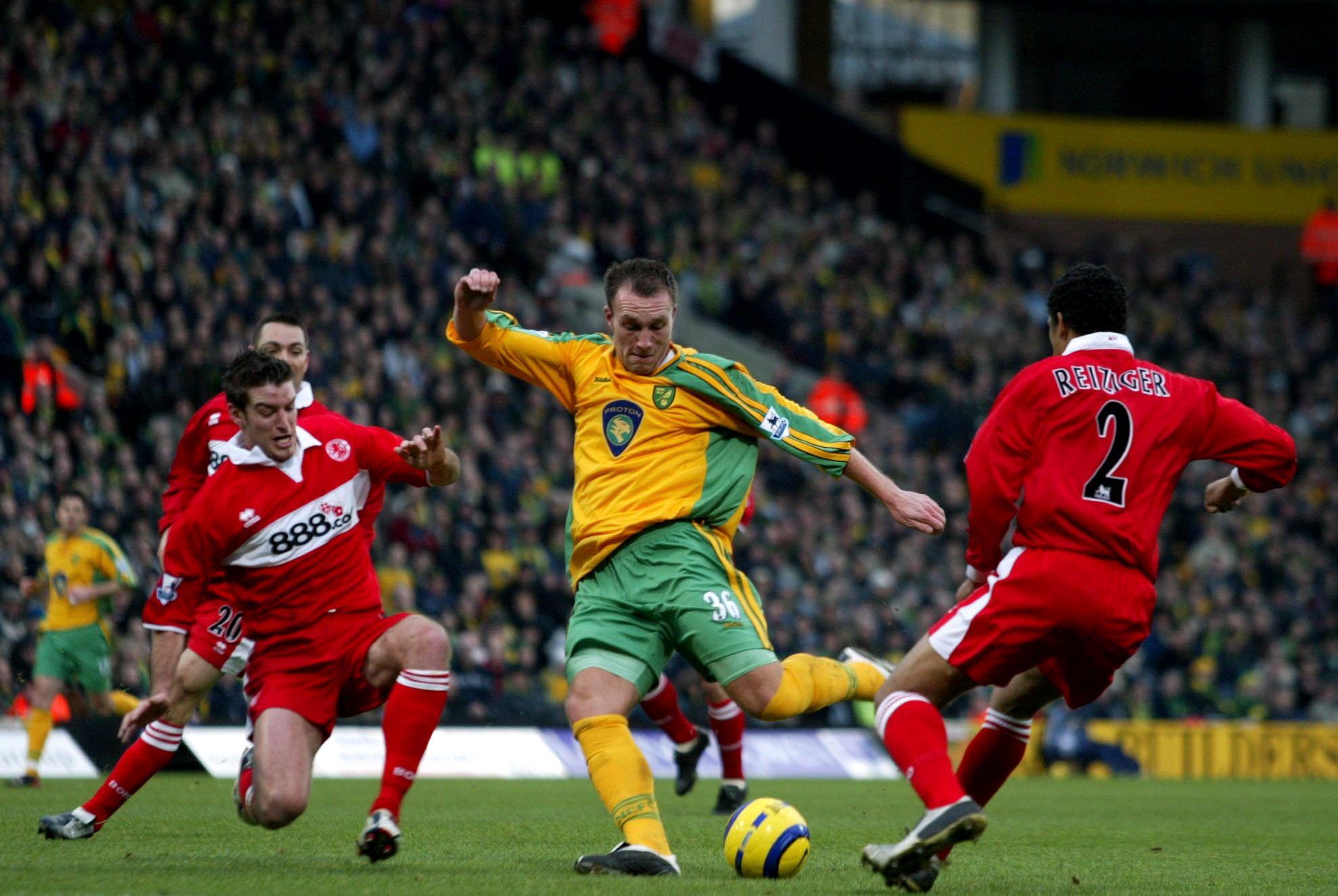 Football - Norwich City v Middlesbrough - FA Barclays Premiership - Carrow Road - 04/05 , 22/1/05 
Dean Ashton - Norwich City in action against Middlesbrough 
Mandatory Credit: Action Images / Jason O'Brien 
NO ONLINE/INTERNET USE WITHOUT A LICENCE FROM THE FOOTBALL DATA CO LTD. FOR LICENCE ENQUIRIES PLEASE TELEPHONE +44 207 298 1656.