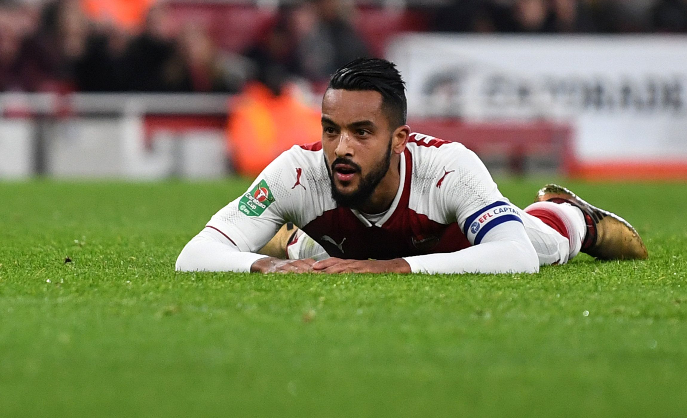 Soccer Football - Carabao Cup Quarter Final - Arsenal vs West Ham United - Emirates Stadium, London, Britain - December 19, 2017   Arsenal's Theo Walcott looks on      REUTERS/Dylan Martinez    EDITORIAL USE ONLY. No use with unauthorized audio, video, data, fixture lists, club/league logos or 