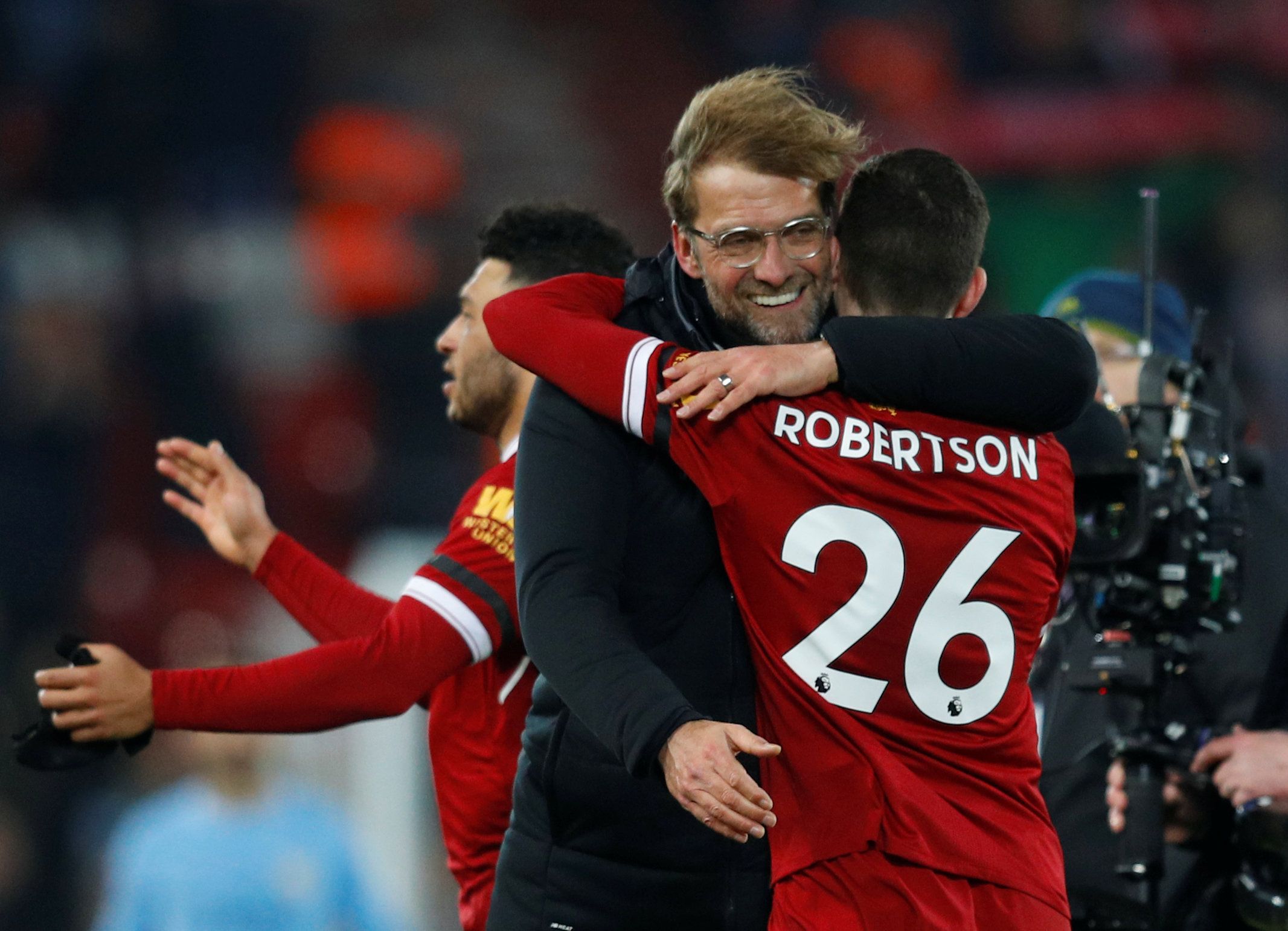 Soccer Football - Premier League - Liverpool vs Manchester City - Anfield, Liverpool, Britain - January 14, 2018   Liverpool manager Juergen Klopp and Andrew Robertson celebrate after the match                  REUTERS/Phil Noble    EDITORIAL USE ONLY. No use with unauthorized audio, video, data, fixture lists, club/league logos or 