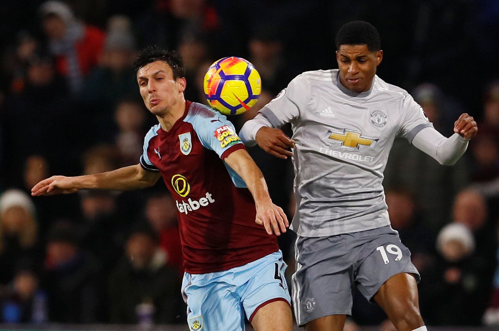 Soccer Football - Premier League - Burnley vs Manchester United - Turf Moor, Burnley, Britain - January 20, 2018   Burnley's Jack Cork in action with Manchester United's Marcus Rashford    Action Images via Reuters/Jason Cairnduff    EDITORIAL USE ONLY. No use with unauthorized audio, video, data, fixture lists, club/league logos or 