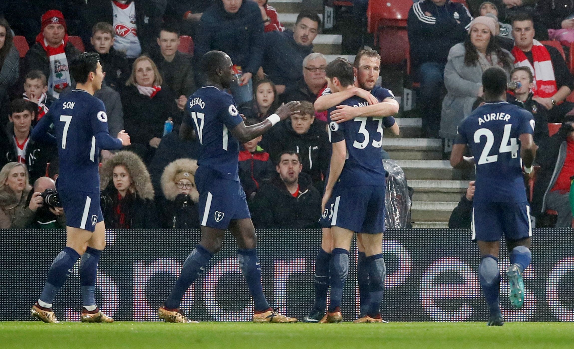 Soccer Football - Premier League - Southampton vs Tottenham Hotspur - St Mary's Stadium, Southampton, Britain - January 21, 2018   Tottenham's Harry Kane celebrates scoring their first goal with team mates         REUTERS/David Klein    EDITORIAL USE ONLY. No use with unauthorized audio, video, data, fixture lists, club/league logos or 