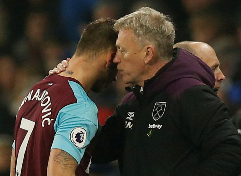 Soccer Football - Premier League - Huddersfield Town vs West Ham United - John Smith’s Stadium, Huddersfield, Britain - January 13, 2018   West Ham United manager David Moyes embraces Marko Arnautovic after he is substituted off for Andre Ayew    REUTERS/Andrew Yates    EDITORIAL USE ONLY. No use with unauthorized audio, video, data, fixture lists, club/league logos or 
