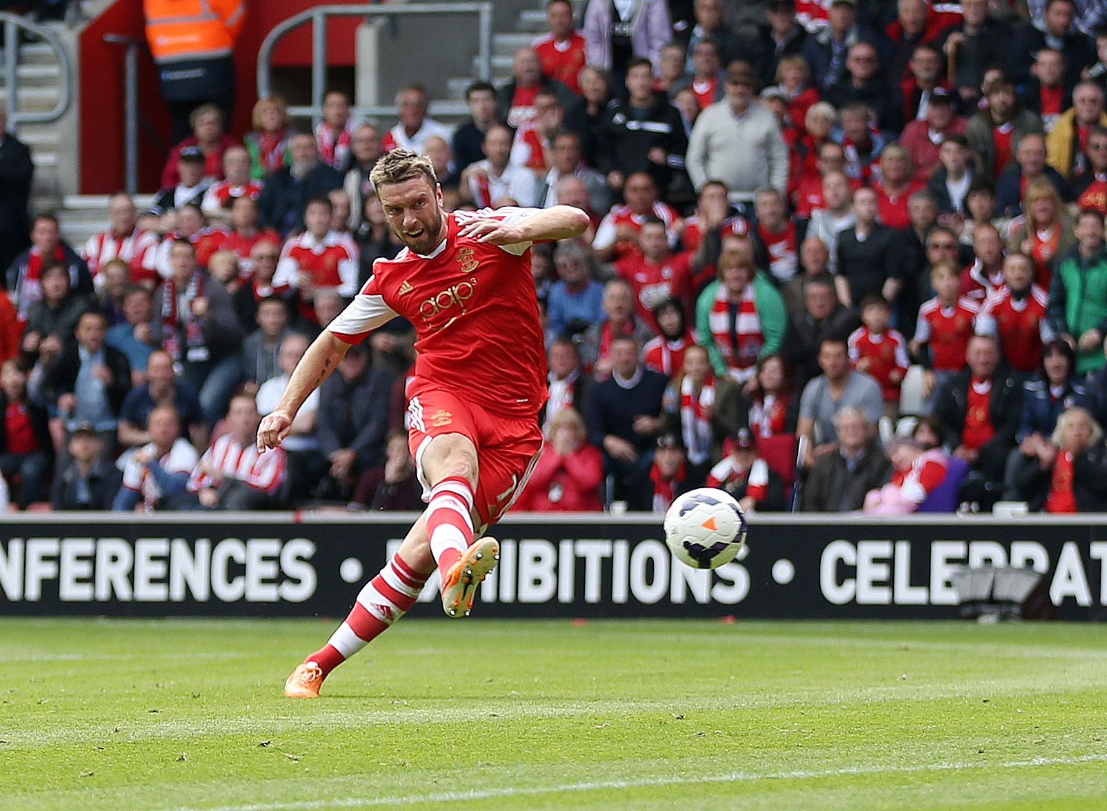 Football - Southampton v Manchester United - Barclays Premier League - St Mary's Stadium - 11/5/14 
Rickie Lambert scores the first goal for Southampton 
Mandatory Credit: Action Images / Matthew Childs 
Livepic 
EDITORIAL USE ONLY. No use with unauthorized audio, video, data, fixture lists, club/league logos or 