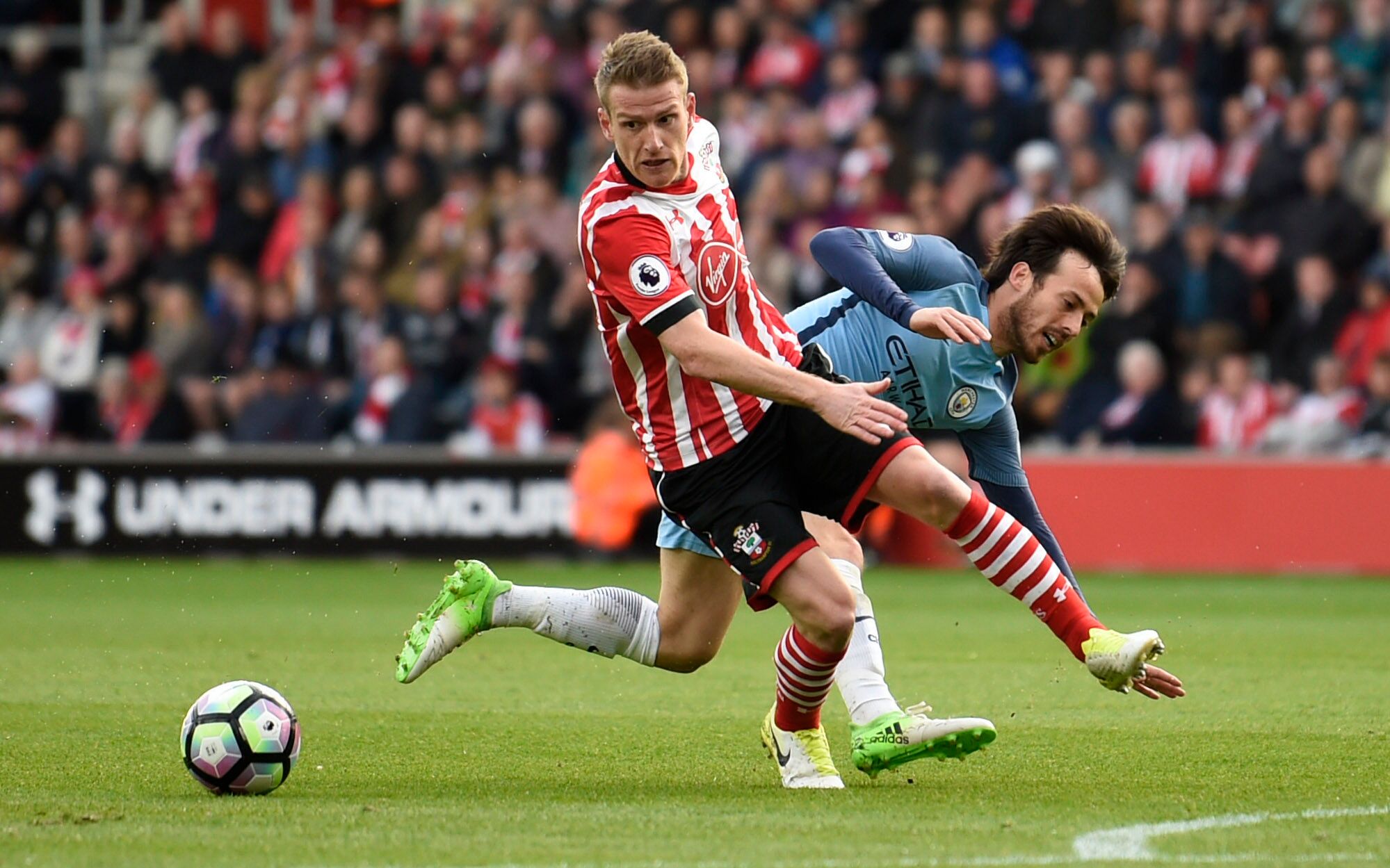 Britain Soccer Football - Southampton v Manchester City - Premier League - St Mary's Stadium - 15/4/17 Southampton's Steven Davis in action with Manchester City's David Silva  Action Images via Reuters / Tony O'Brien Livepic EDITORIAL USE ONLY. No use with unauthorized audio, video, data, fixture lists, club/league logos or "live" services. Online in-match use limited to 45 images, no video emulation. No use in betting, games or single club/league/player publications.  Please contact your accoun