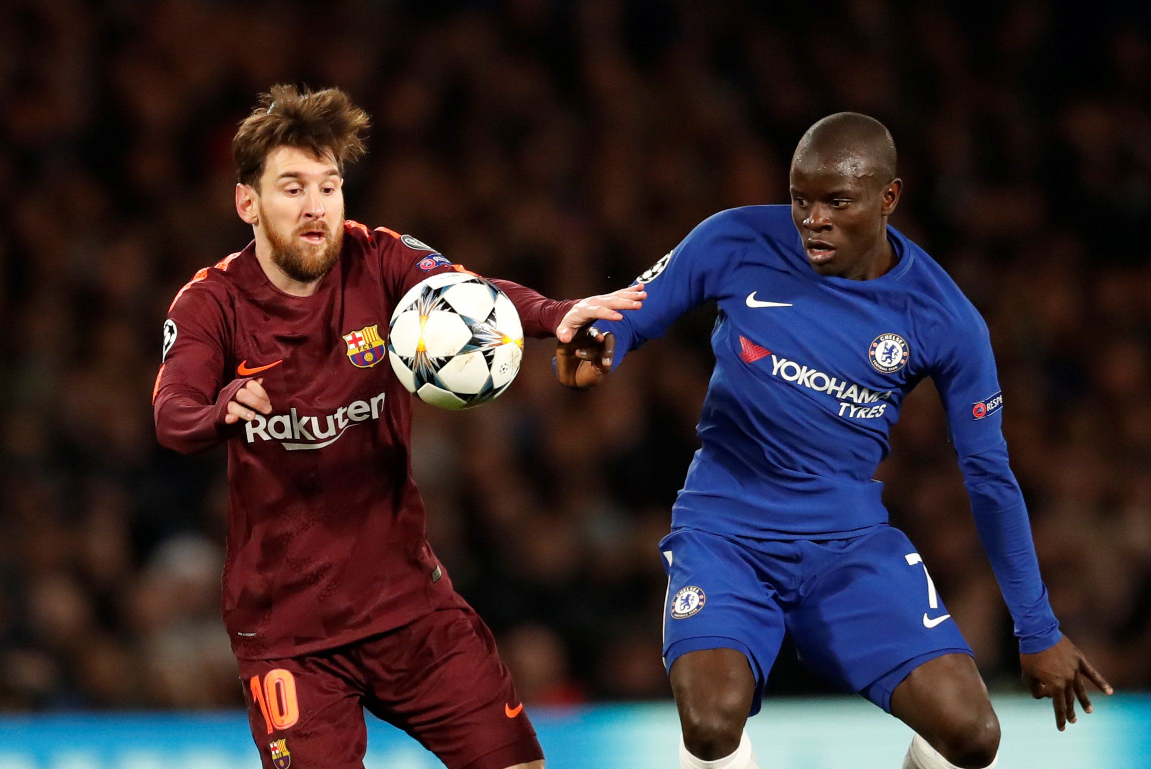 Soccer Football - Champions League Round of 16 First Leg - Chelsea vs FC Barcelona - Stamford Bridge, London, Britain - February 20, 2018   Barcelona’s Lionel Messi in action with Chelsea's N'Golo Kante                    Action Images via Reuters/Andrew Boyers