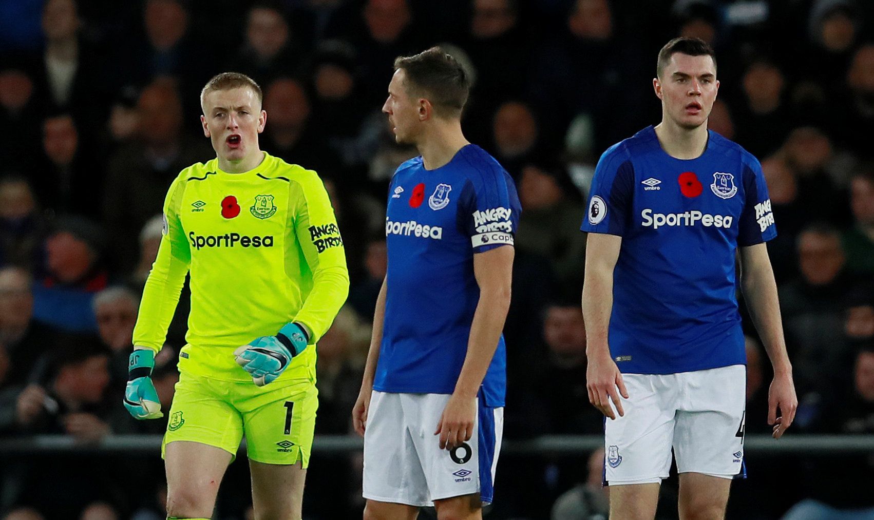 Soccer Football - Premier League - Everton vs Watford - Goodison Park, Liverpool, Britain - November 5, 2017   (L-R) Everton's Jordan Pickford, Phil Jagielka and Michael Keane look dejected after conceding a goal                          Action Images via Reuters/Jason Cairnduff  EDITORIAL USE ONLY. No use with unauthorized audio, video, data, fixture lists, club/league logos or 