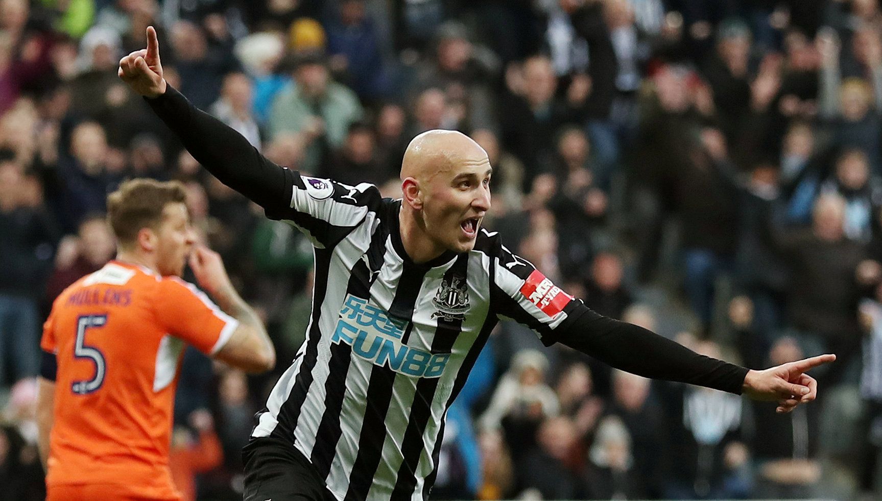Soccer Football - FA Cup Third Round - Newcastle United vs Luton Town - St James' Park, Newcastle, Britain - January 6, 2018   Newcastle United's Jonjo Shelvey celebrates scoring their third goal            REUTERS/Scott Heppell