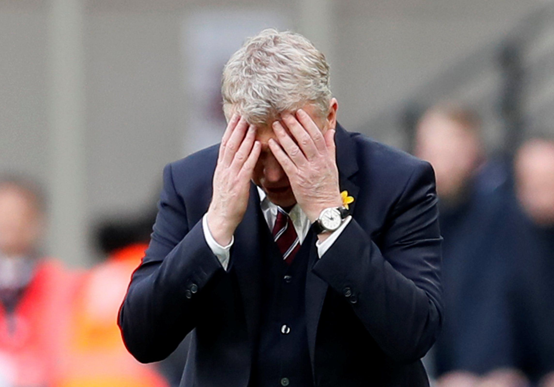 West Ham manager David Moyes puts his head in his hands