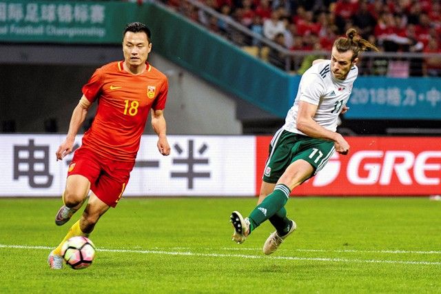 Football Soccer - China v Wales - China Cup Semi-Finals - Guangxi Sports Center, Nanning, China - March 22, 2018 Gareth Bale of Wales (R) in action. REUTERS/Stringer  ATTENTION EDITORS - THIS IMAGE WAS PROVIDED BY A THIRD PARTY. CHINA OUT.