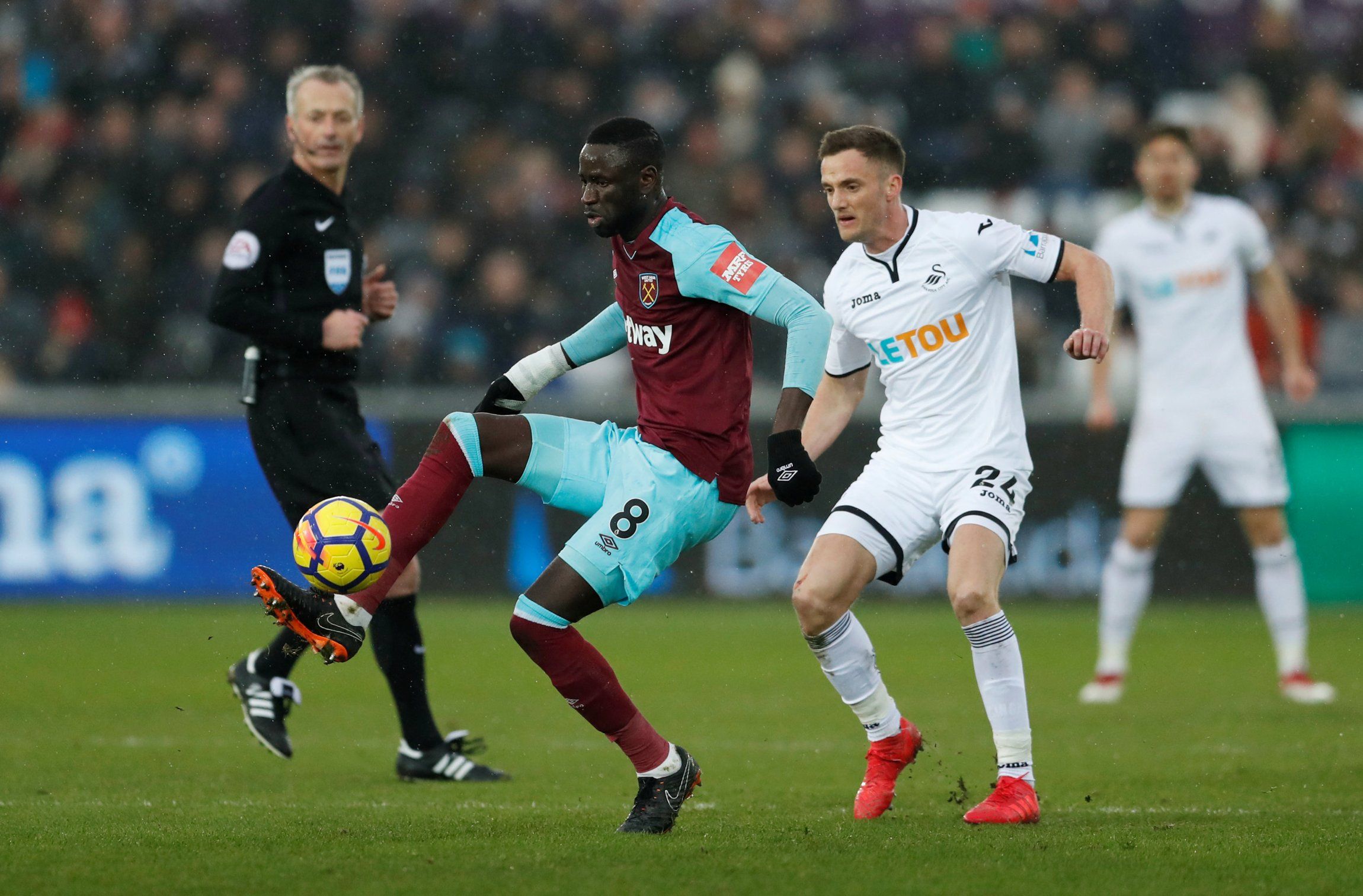 Cheikhou Kouyate in action for West Ham United