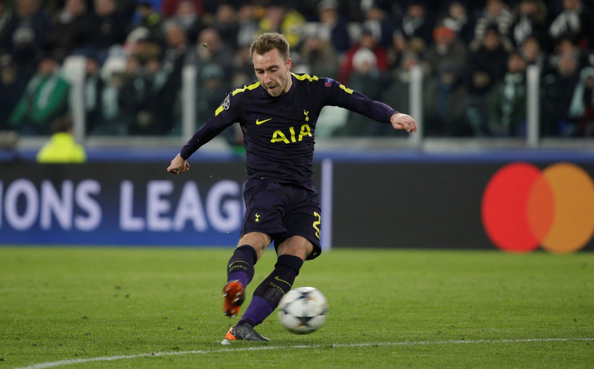Christian Eriksen takes a free kick for Tottenham Hotspur