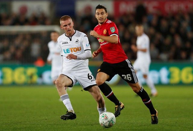 Soccer Football - Carabao Cup Fourth Round - Swansea City vs Manchester United - Liberty Stadium, Swansea, Britain - October 24, 2017   Manchester United's Matteo Darmian in action with Swansea City's Oliver McBurnie   Action Images via Reuters/Paul Childs  EDITORIAL USE ONLY. No use with unauthorized audio, video, data, fixture lists, club/league logos or 