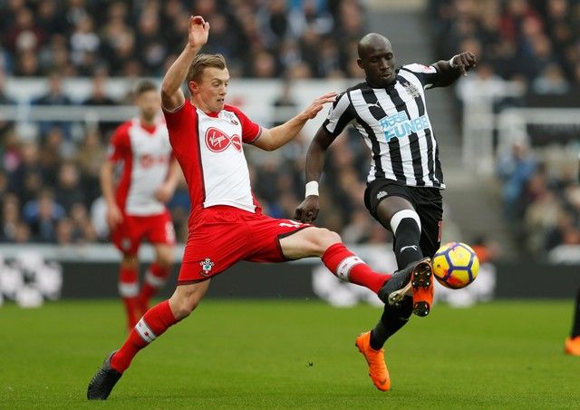 Soccer Football - Premier League - Newcastle United vs Southampton - St James' Park, Newcastle, Britain - March 10, 2018   Newcastle United's Mohamed Diame in action with Southampton's James Ward-Prowse    Action Images via Reuters/Lee Smith    EDITORIAL USE ONLY. No use with unauthorized audio, video, data, fixture lists, club/league logos or 