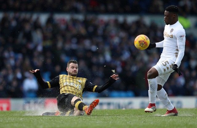 Soccer Football - Championship - Leeds United vs Sheffield Wednesday - Elland Road, Leeds, Britain - March 17, 2018   Sheffield Wednesday's Daniel Pudil in action with Leeds United's Caleb Ekuban   Action Images/John Clifton    EDITORIAL USE ONLY. No use with unauthorized audio, video, data, fixture lists, club/league logos or 