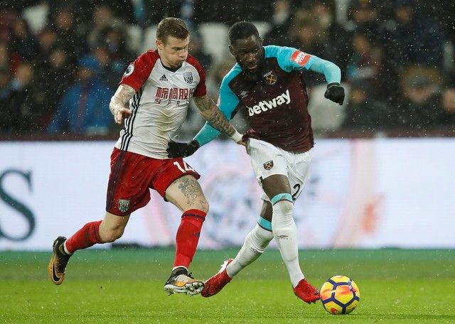 Soccer Football - Premier League - West Ham United vs West Bromwich Albion - London Stadium, London, Britain - January 2, 2018   West Ham United's Arthur Masuaku in action with West Bromwich Albion's James McClean    REUTERS/Eddie Keogh    EDITORIAL USE ONLY. No use with unauthorized audio, video, data, fixture lists, club/league logos or 