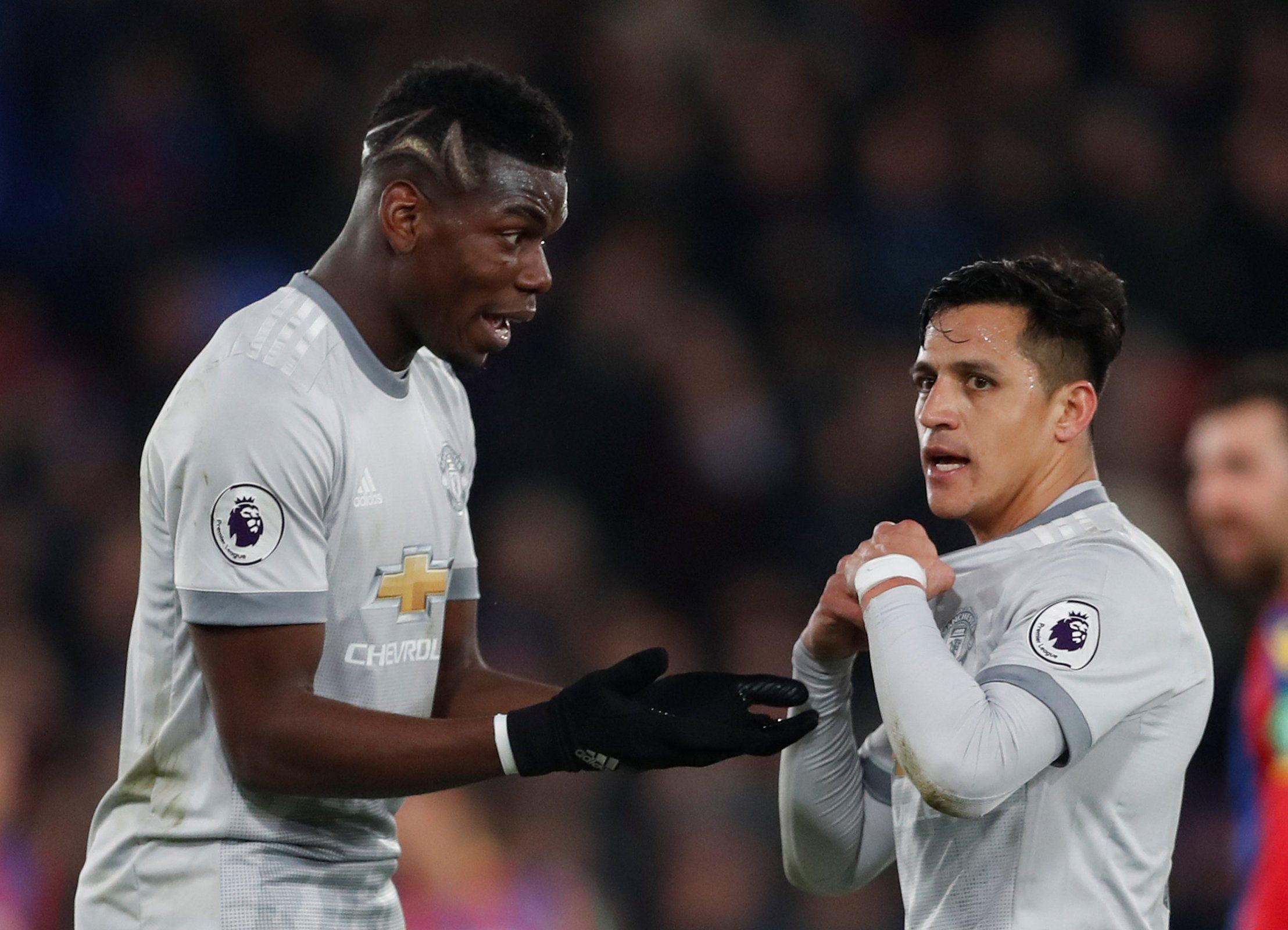 Paul Pogba and Alexis Sanchez in heated discussion for Man United