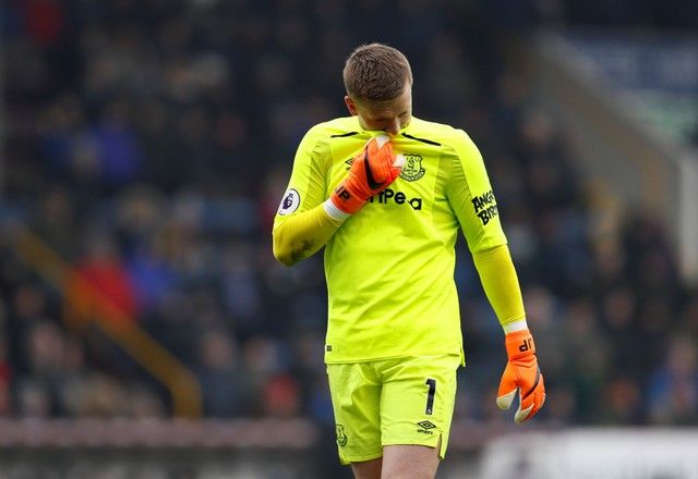 Soccer Football - Premier League - Burnley vs Everton - Turf Moor, Burnley, Britain - March 3, 2018   Everton's Jordan Pickford looks dejected    Action Images via Reuters/Jason Cairnduff    EDITORIAL USE ONLY. No use with unauthorized audio, video, data, fixture lists, club/league logos or 