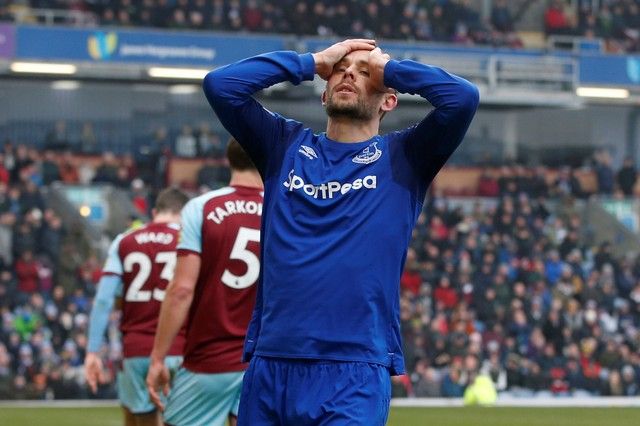 Soccer Football - Premier League - Burnley vs Everton - Turf Moor, Burnley, Britain - March 3, 2018   Everton's Gylfi Sigurdsson reacts after missing a chance to score    REUTERS/Andrew Yates    EDITORIAL USE ONLY. No use with unauthorized audio, video, data, fixture lists, club/league logos or 