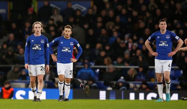 Soccer Football - Premier League - Everton vs Manchester United - Goodison Park, Liverpool, Britain - January 1, 2018   Everton's Michael Keane, Nikola Vlasic and Tom Davies look dejected after Manchester United's second goal   REUTERS/Andrew Yates    EDITORIAL USE ONLY. No use with unauthorized audio, video, data, fixture lists, club/league logos or 