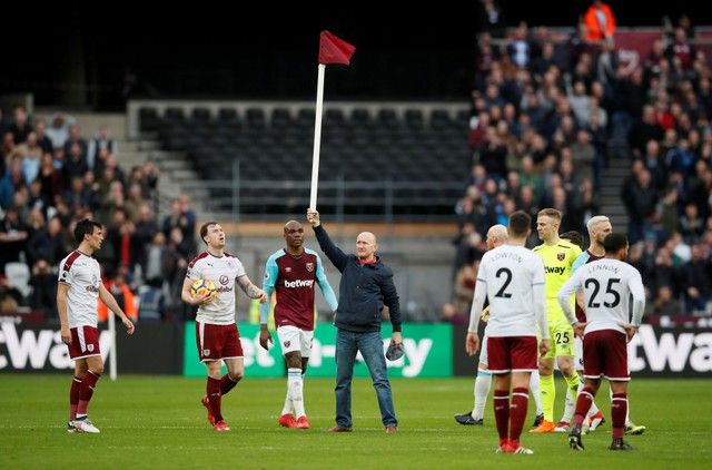 Soccer Football - Premier League - West Ham United vs Burnley - London Stadium, London, Britain - March 10, 2018   Fan holds up a corner flag after invading the pitch   REUTERS/David Klein    EDITORIAL USE ONLY. No use with unauthorized audio, video, data, fixture lists, club/league logos or 