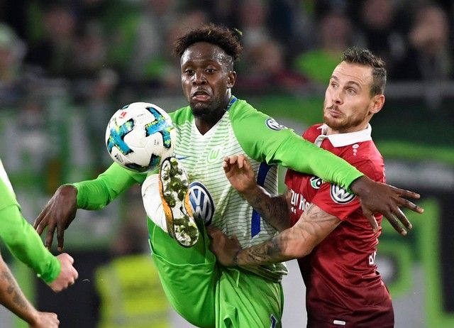 Soccer Football - DFB Cup Second Round - VfL Wolfsburg v Hanover 96 - Volkswagen Arena, Wolfsburg, Germany - October 25, 2017   Wolfsburg's Divock Origi in action with Hanover's Marvin Bakalorz        REUTERS/Fabian Bimmer    DFB RULES PROHIBIT USE IN MMS SERVICES VIA HANDHELD DEVICES UNTIL TWO HOURS AFTER A MATCH AND ANY USAGE ON INTERNET OR ONLINE MEDIA SIMULATING VIDEO FOOTAGE DURING THE MATCH.