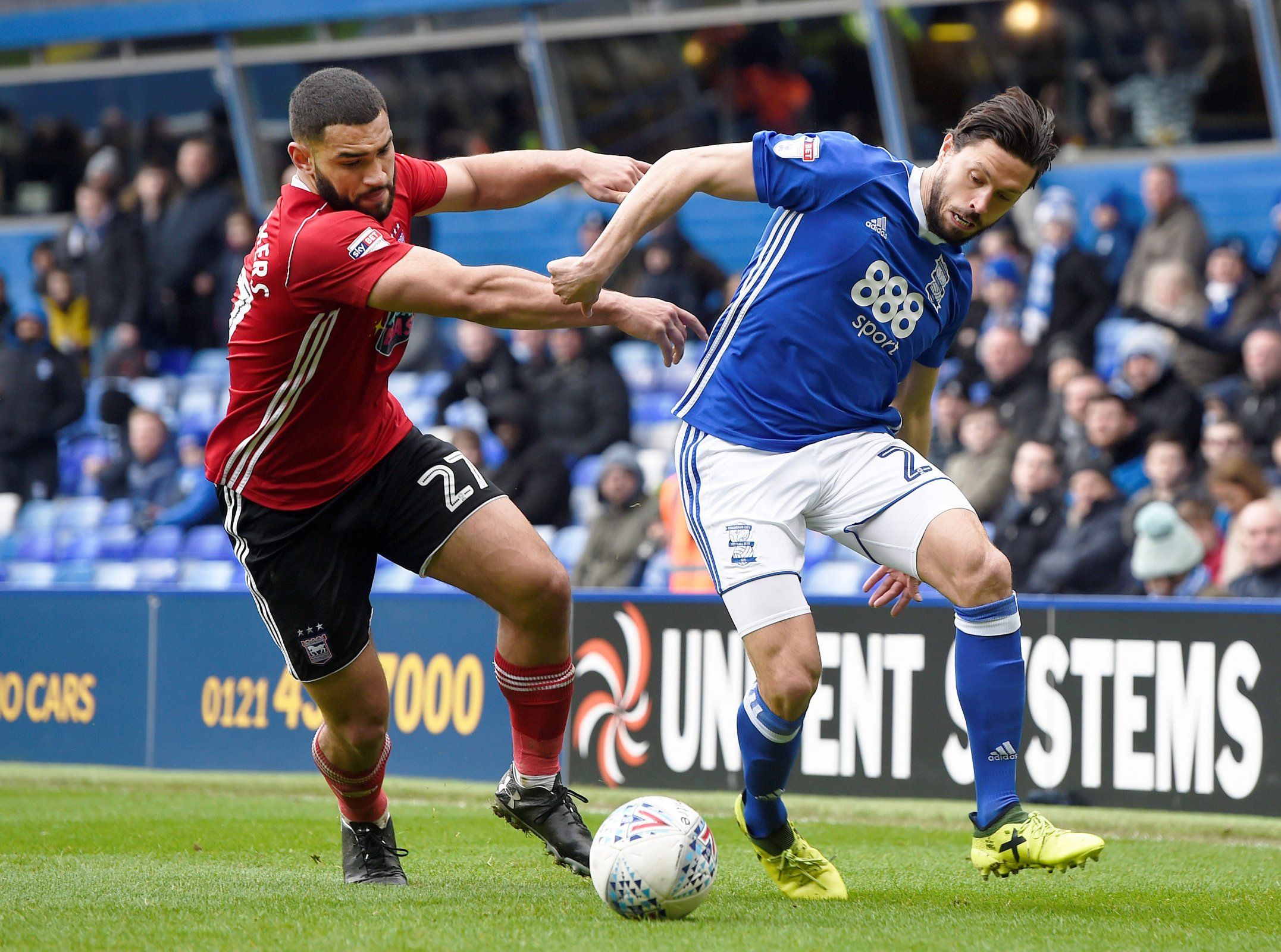 Cameron Carter-Vickers wrestles for the ball