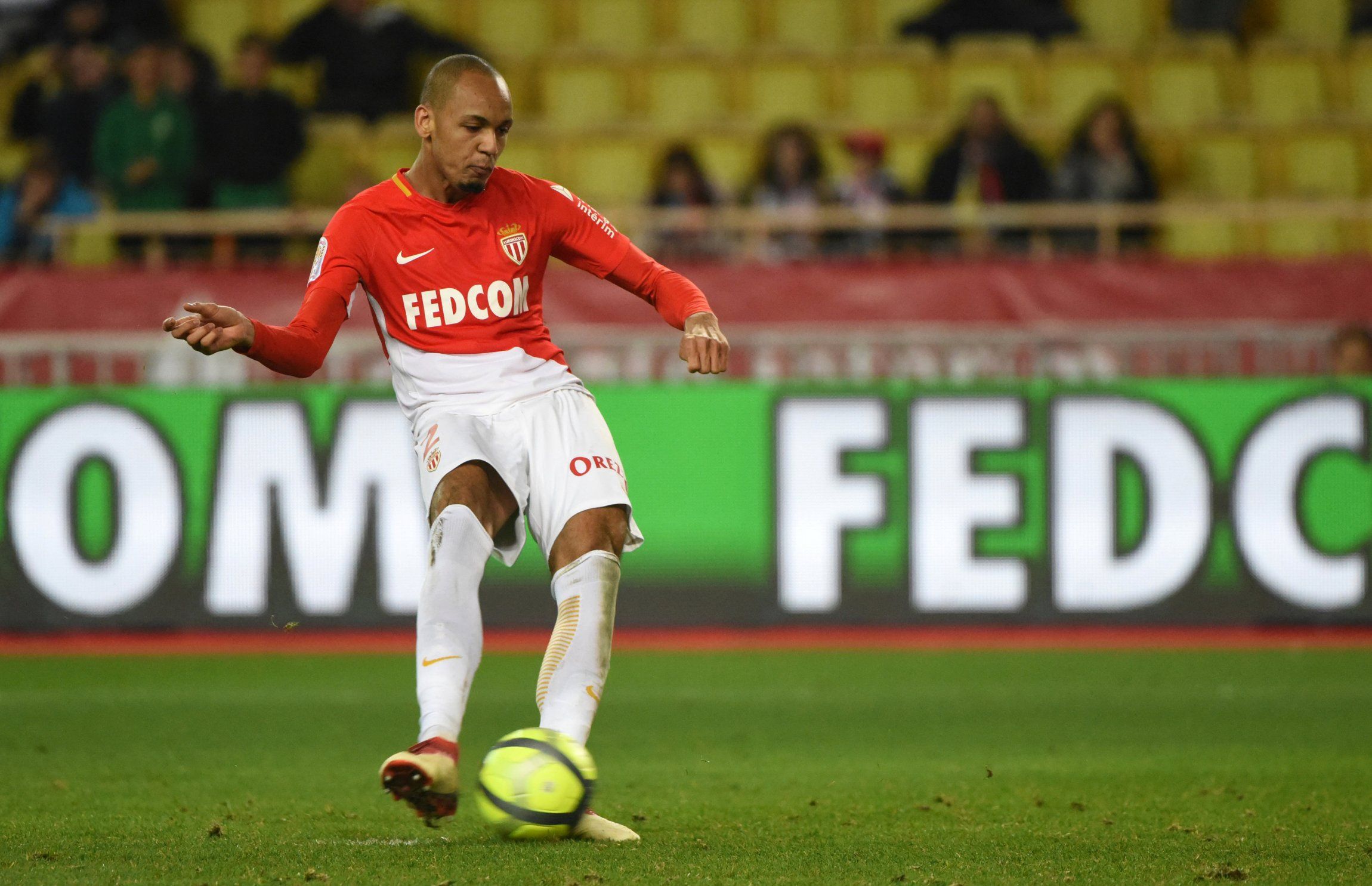 Fabinho takes a free kick for Monaco