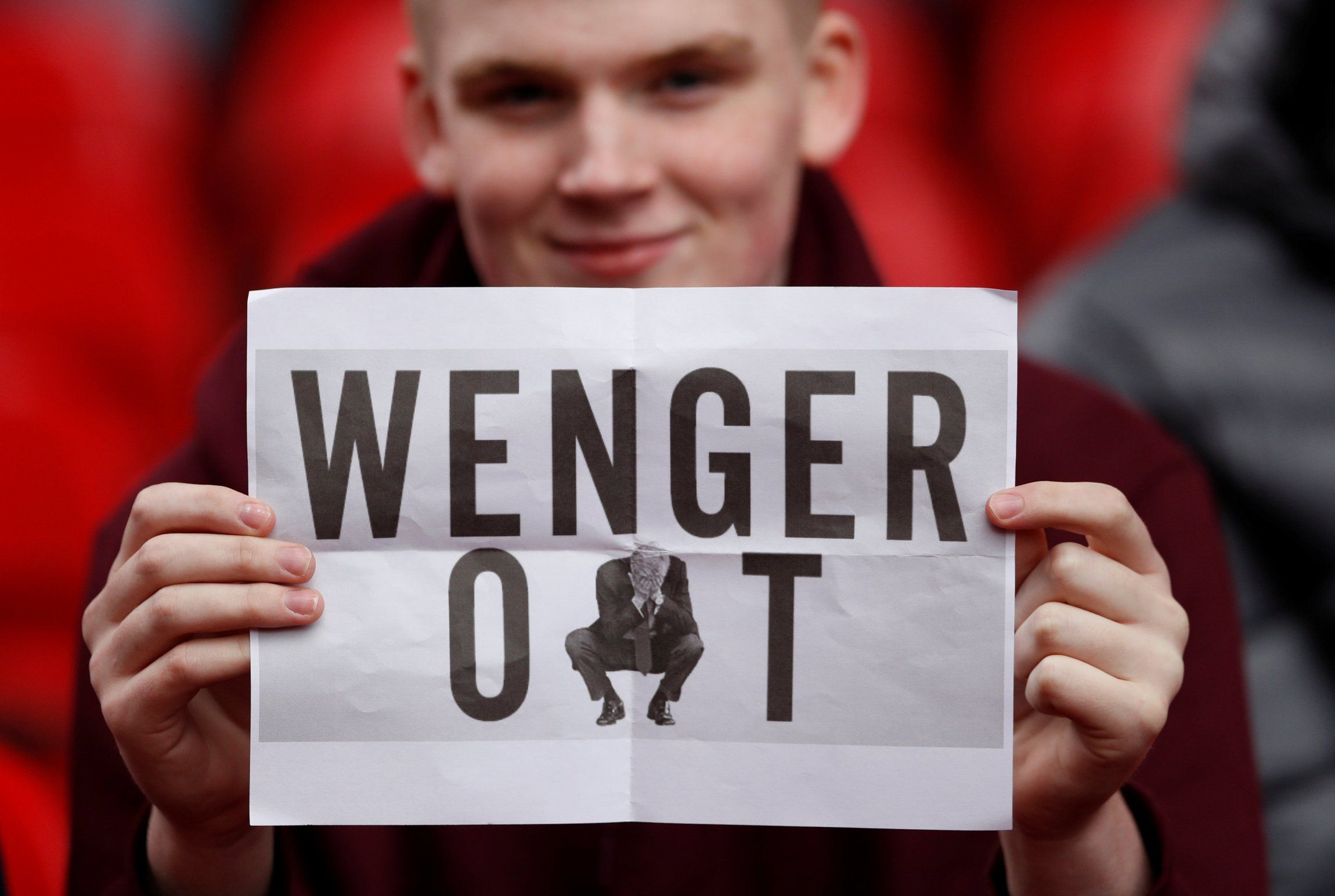 Fan holds up Wenger out poster