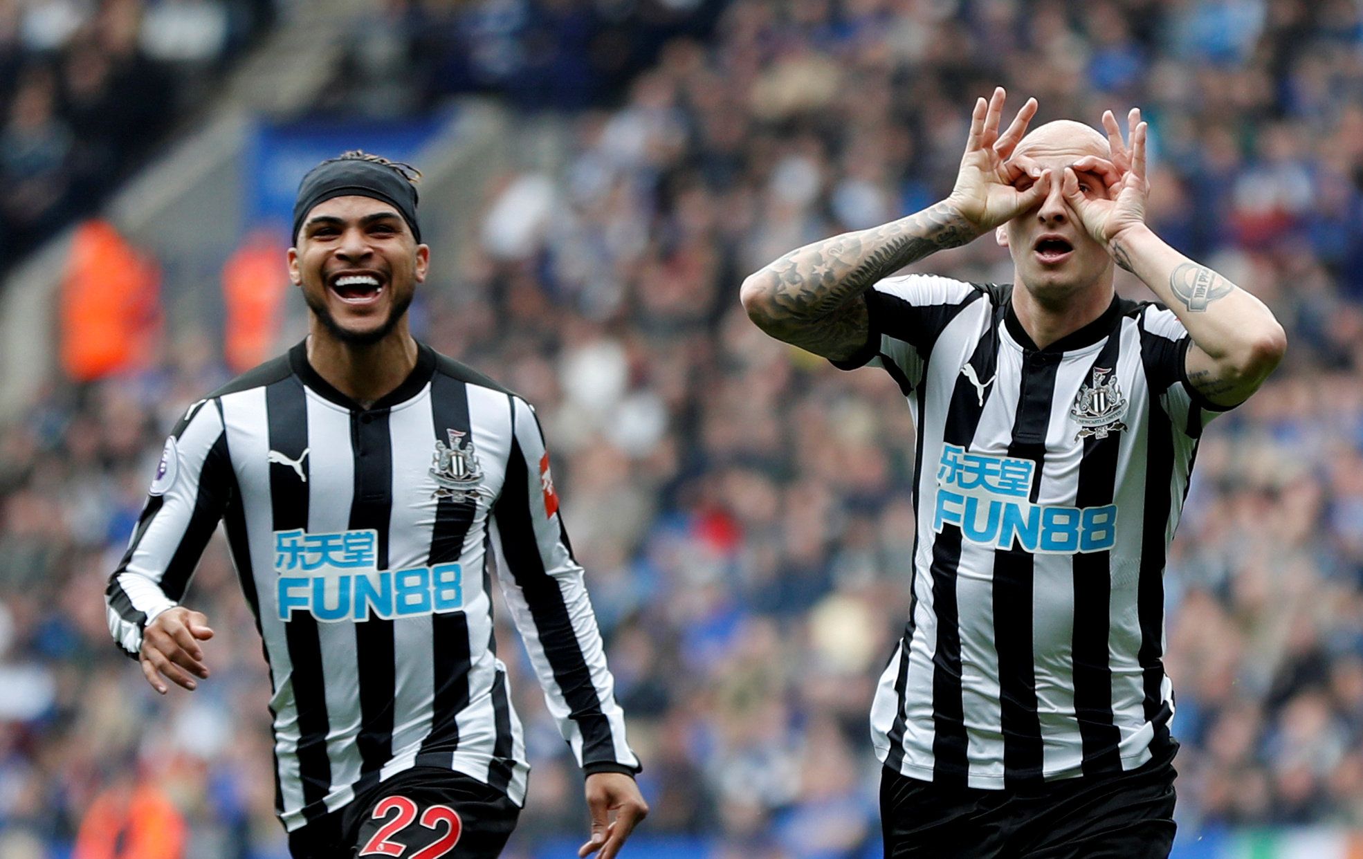 Soccer Football - Premier League - Leicester City vs Newcastle United - King Power Stadium, Leicester, Britain - April 7, 2018   Newcastle United's Jonjo Shelvey celebrates scoring their first goal with DeAndre Yedlin    REUTERS/Darren Staples    EDITORIAL USE ONLY. No use with unauthorized audio, video, data, fixture lists, club/league logos or 