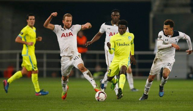 Football Soccer - K.A.A. Gent v Tottenham Hotspur - UEFA Europa League Round of 32 First Leg - Ghelamco Arena, Ghent, Belgium - 16/2/17 Tottenham's Harry Kane in action with Gent's Moses Simon  Action Images via Reuters / Paul Childs Livepic