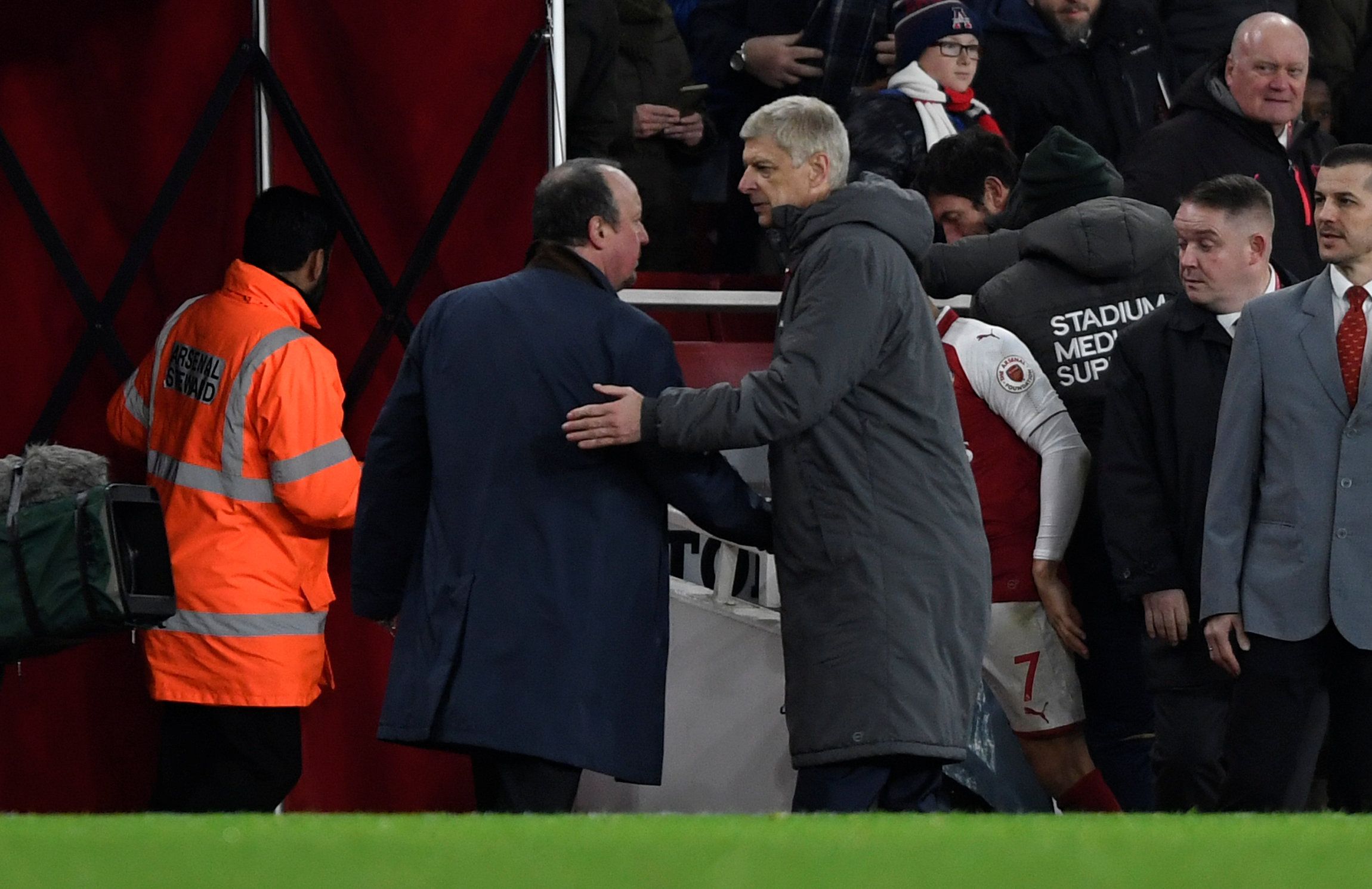 Soccer Football - Premier League - Arsenal vs Newcastle United - Emirates Stadium, London, Britain - December 16, 2017   Newcastle United manager Rafael Benitez and Arsenal manager Arsene Wenger after the match   Action Images via Reuters/Tony O'Brien    EDITORIAL USE ONLY. No use with unauthorized audio, video, data, fixture lists, club/league logos or 