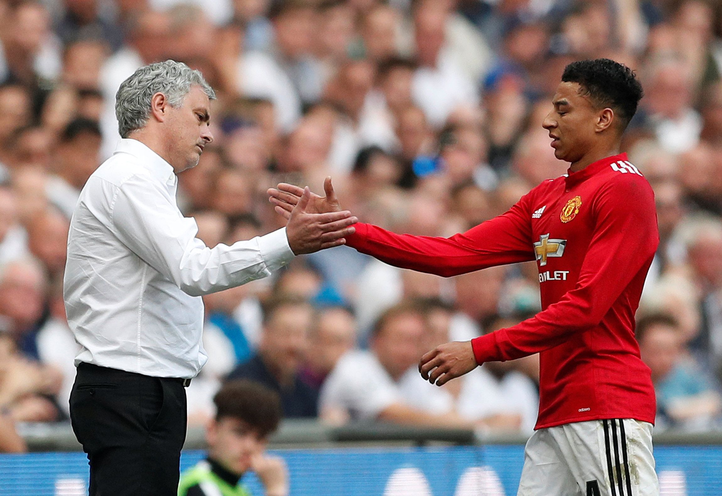 Soccer Football -  FA Cup Semi-Final - Manchester United v Tottenham Hotspur  - Wembley Stadium, London, Britain - April 21, 2018   Manchester United's Jesse Lingard is substituted off as Manchester United manager Jose Mourinho looks on         Action Images via Reuters/John Sibley