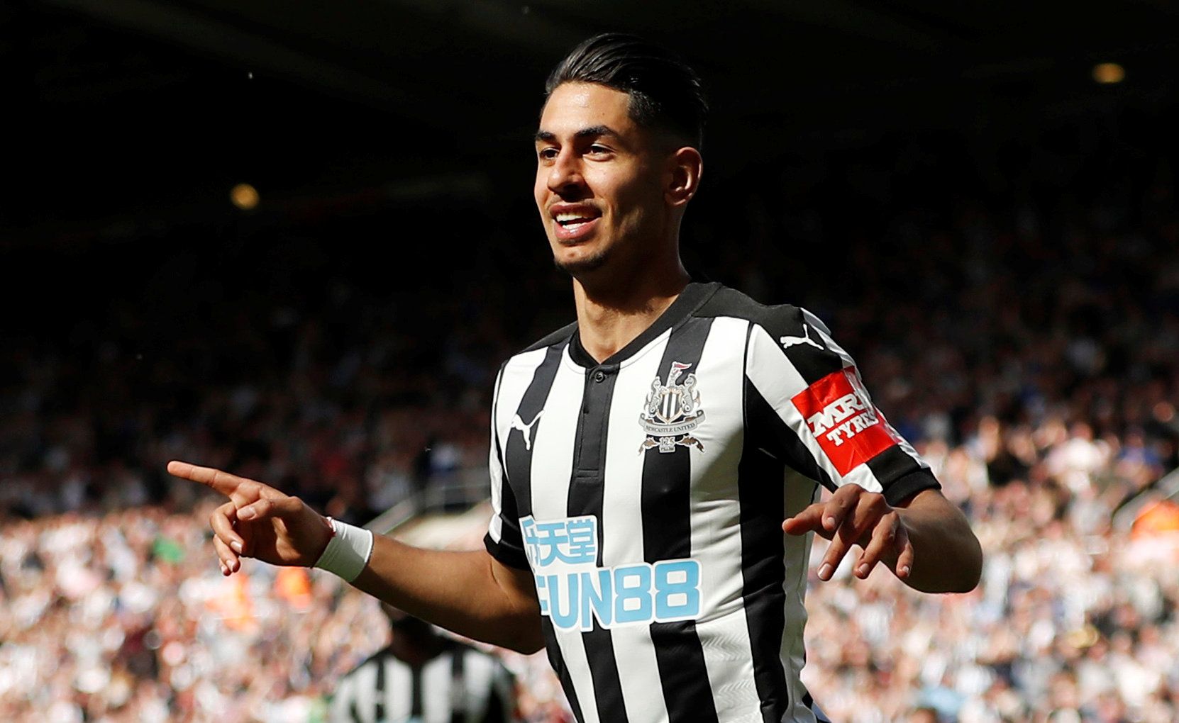 Soccer Football - Premier League - Newcastle United vs Chelsea - St James' Park, Newcastle, Britain - May 13, 2018   Newcastle United's Ayoze Perez celebrates scoring their second goal    Action Images via Reuters/Lee Smith    EDITORIAL USE ONLY. No use with unauthorized audio, video, data, fixture lists, club/league logos or 