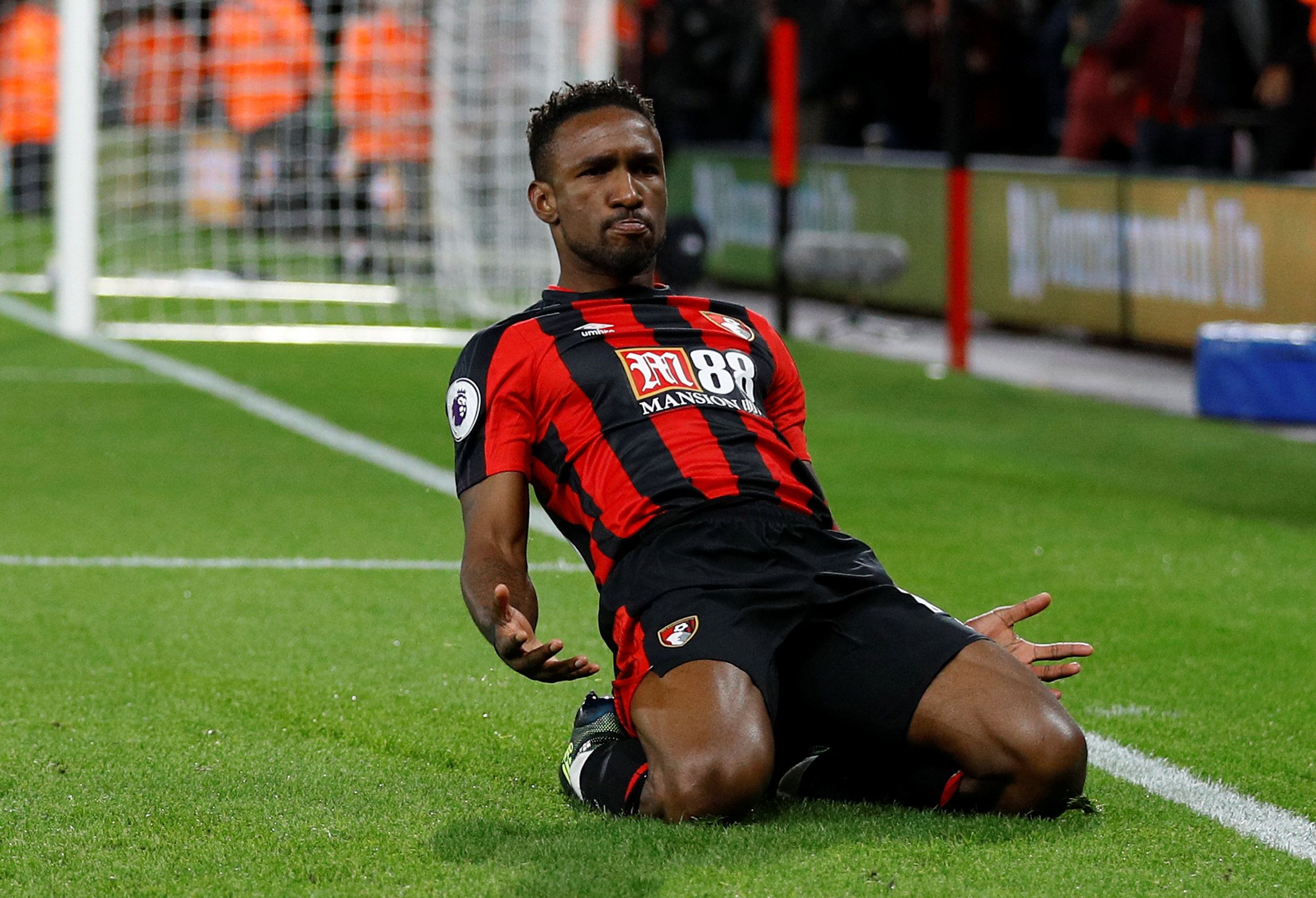 Soccer Football - Premier League - AFC Bournemouth vs Brighton &amp; Hove Albion- Vitality Stadium, Bournemouth, Britain - September 15, 2017   Bournemouth's Jermain Defoe celebrates scoring their second goal    REUTERS/Peter Nicholls      EDITORIAL USE ONLY. No use with unauthorized audio, video, data, fixture lists, club/league logos or 