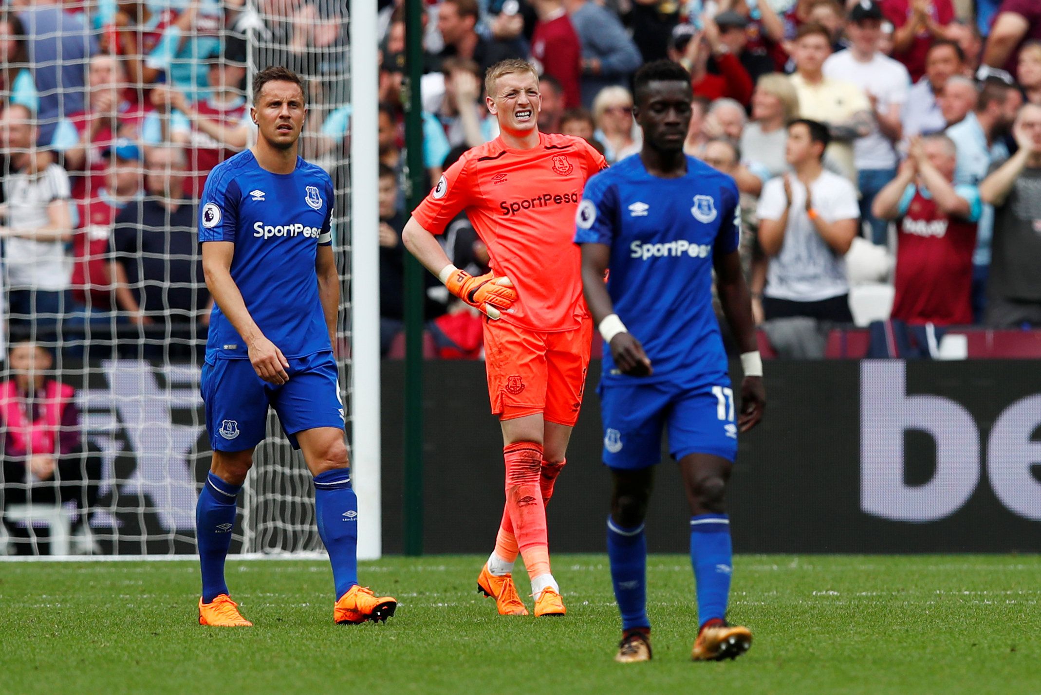 Soccer Football - Premier League - West Ham United vs Everton - London Stadium, London, Britain - May 13, 2018   (L - R) Everton's Phil Jagielka, Jordan Pickford and Idrissa Gueye react after conceding their second goal scored by West Ham United's Marko Arnautovic    REUTERS/Eddie Keogh    EDITORIAL USE ONLY. No use with unauthorized audio, video, data, fixture lists, club/league logos or 