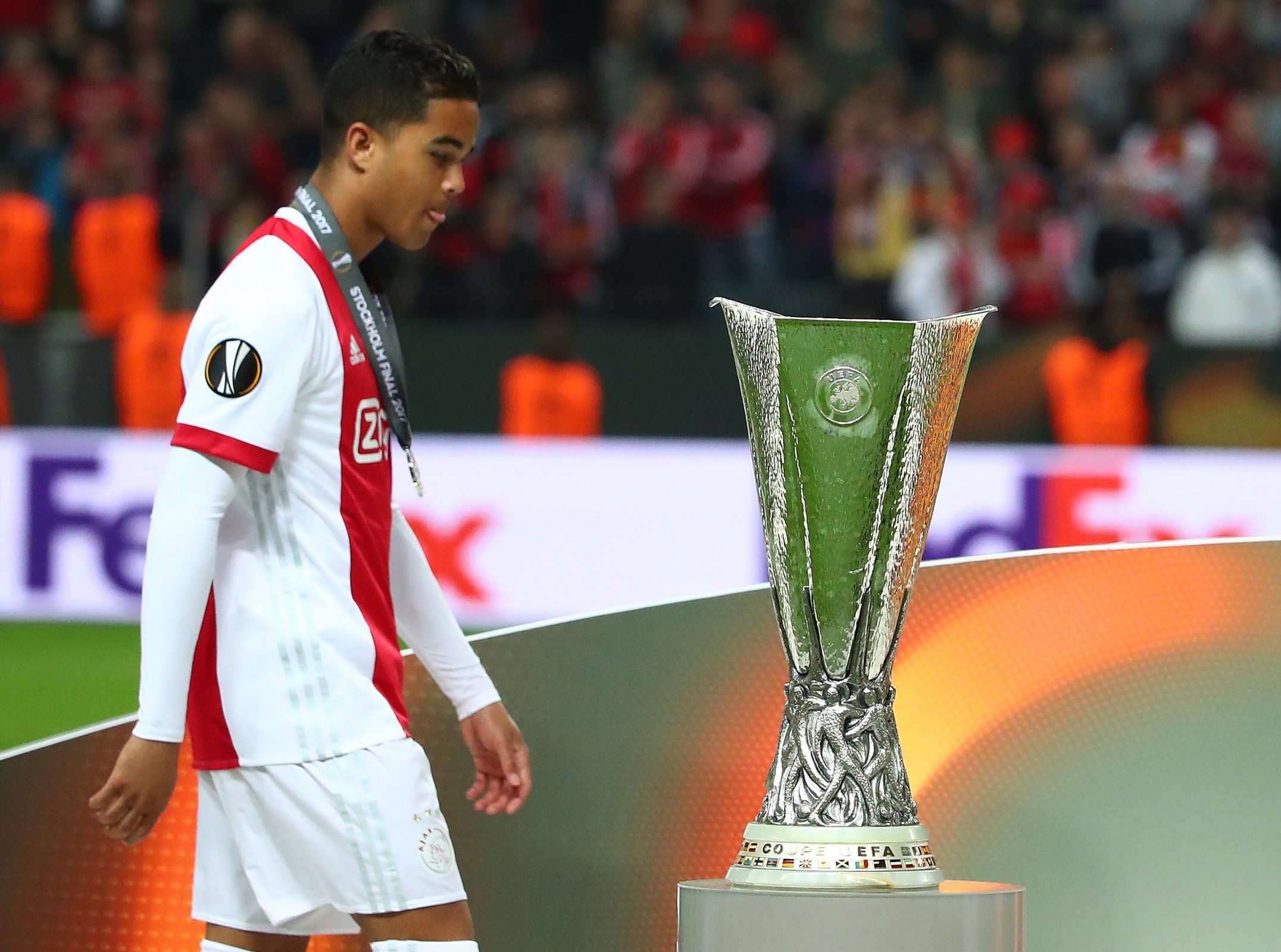 Justin Kluivert - Europa League trophy