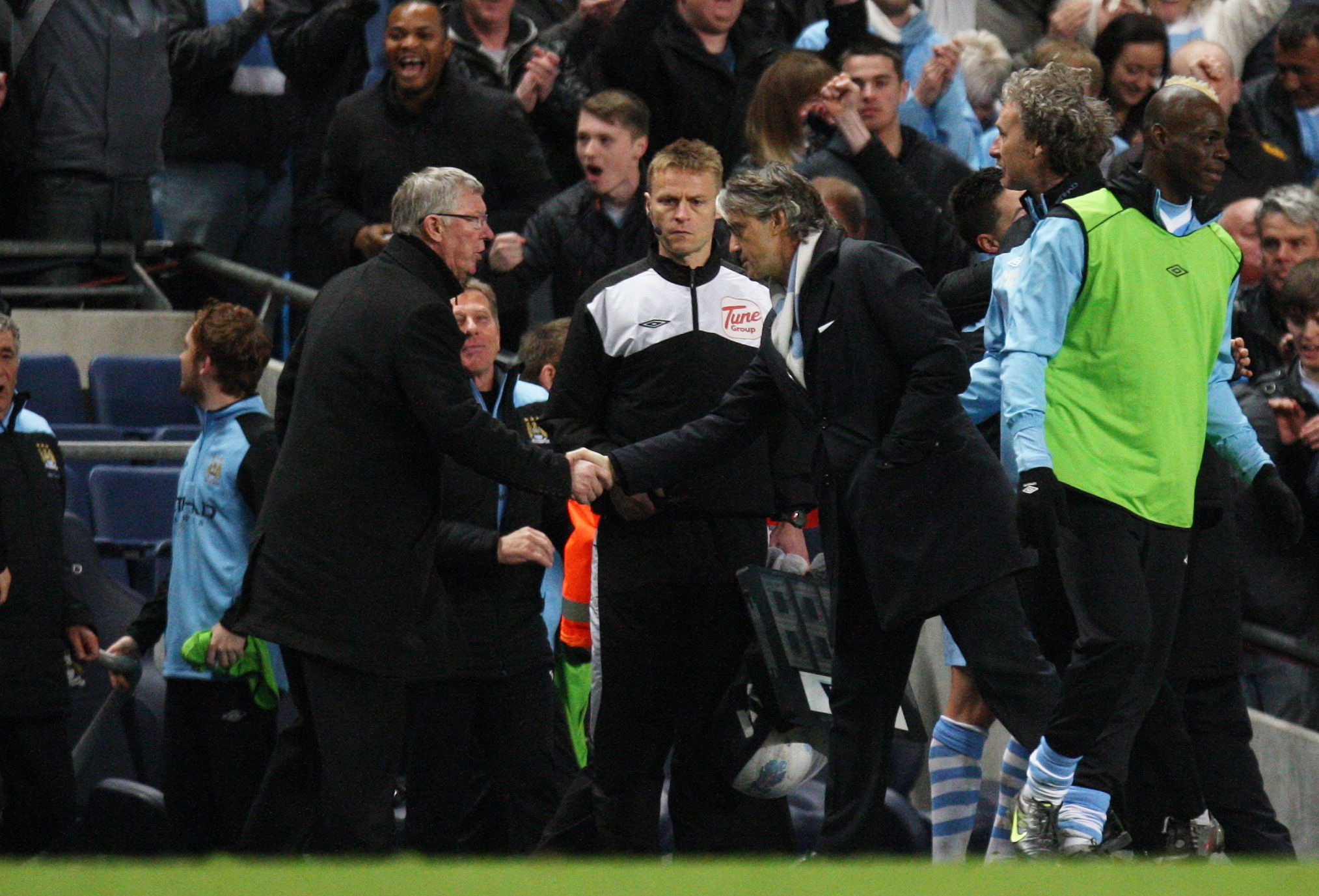 Football - Manchester City v Manchester United Barclays Premier League  - Etihad Stadium - 30/4/12 
Manchester City manager Roberto Mancini (R) and Manchester United manager Sir Alex Ferguson shake hands after the match 
Mandatory Credit: Action Images / Carl Recine 
Livepic 
EDITORIAL USE ONLY. No use with unauthorized audio, video, data, fixture lists, club/league logos or live services. Online in-match use limited to 45 images, no video emulation. No use in betting, games or single club/leagu