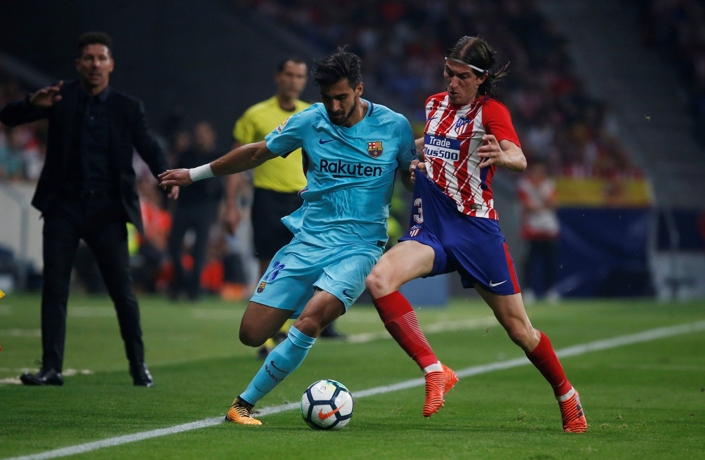 Andre Gomes in action for Barcelona