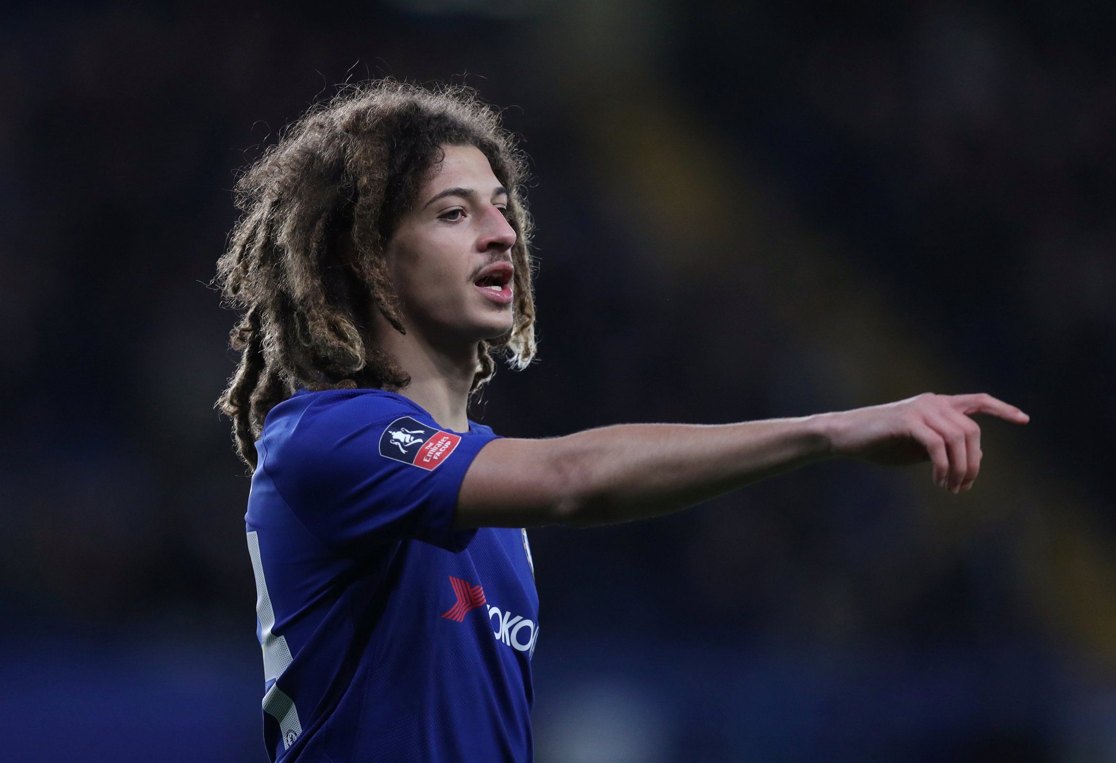 Ethan Ampadu gives out instructions