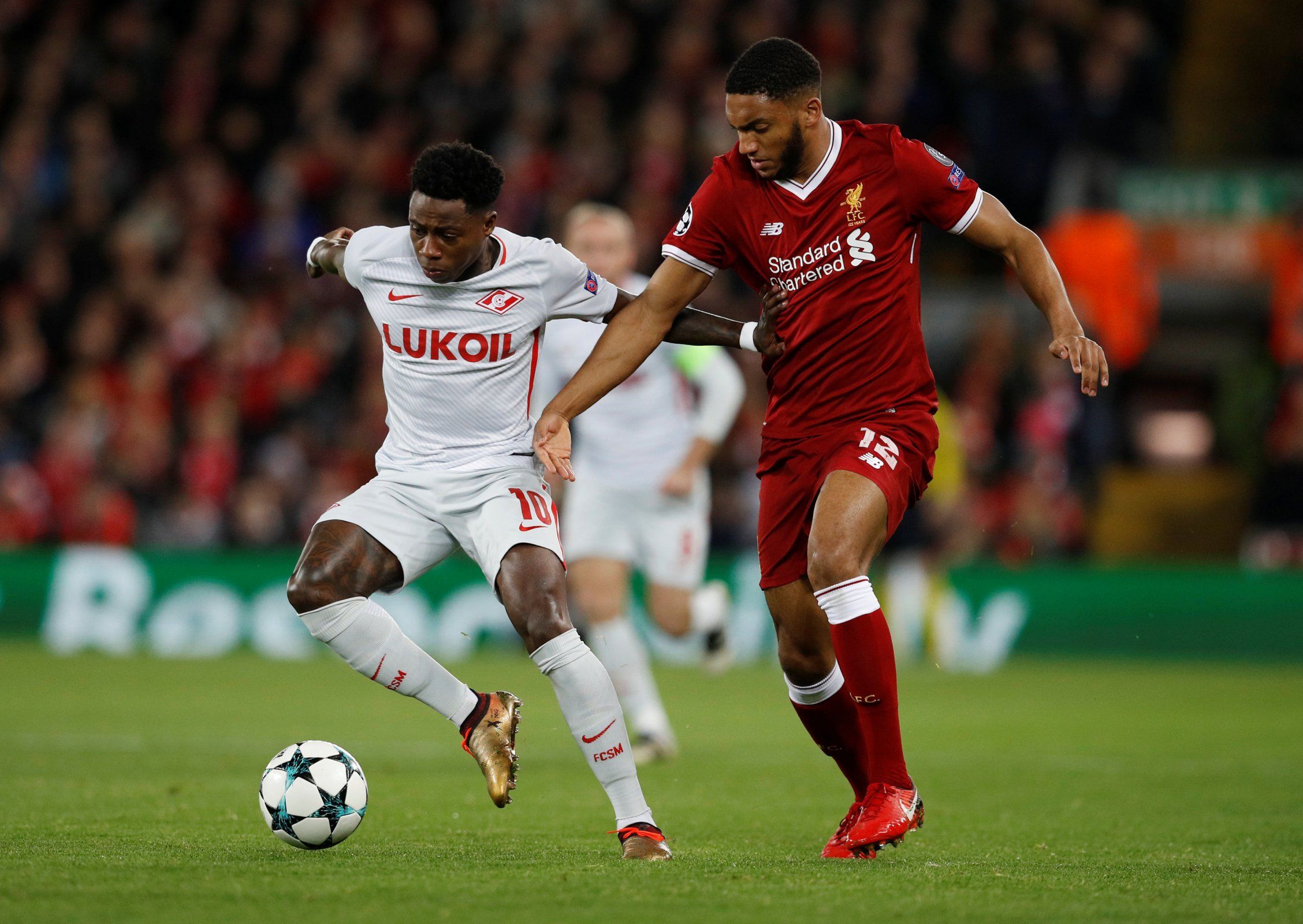 Quincy Promes in action with Joe Gomez
