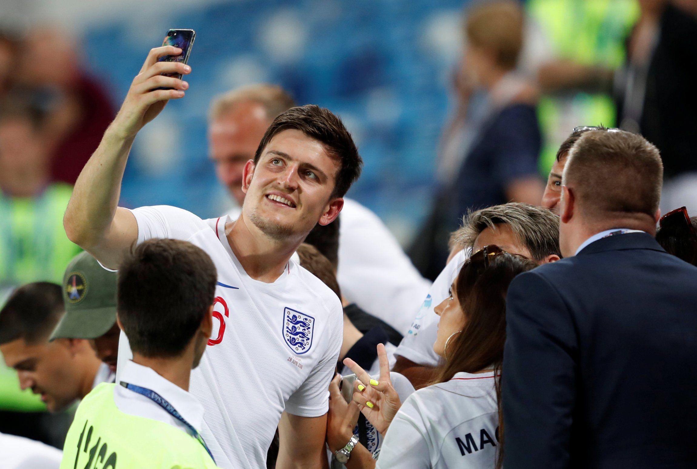harry maguire takes a selfie