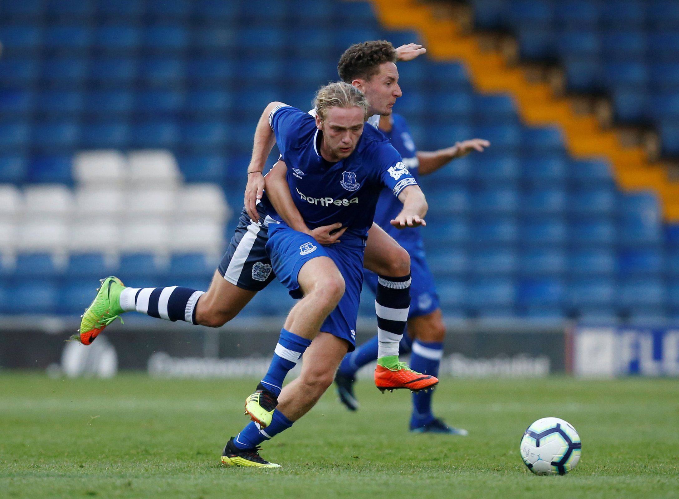 tom davies tussles for the ball