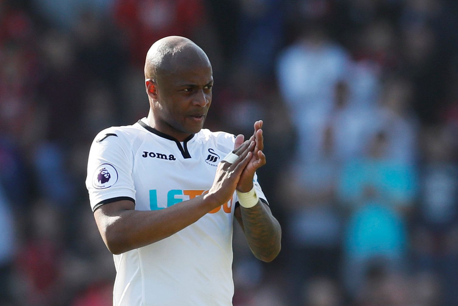 Soccer Football - Premier League - AFC Bournemouth vs Swansea City - Vitality Stadium, Bournemouth, Britain - May 5, 2018   Swansea City's Andre Ayew looks dejected after the match               REUTERS/David Klein    EDITORIAL USE ONLY. No use with unauthorized audio, video, data, fixture lists, club/league logos or 
