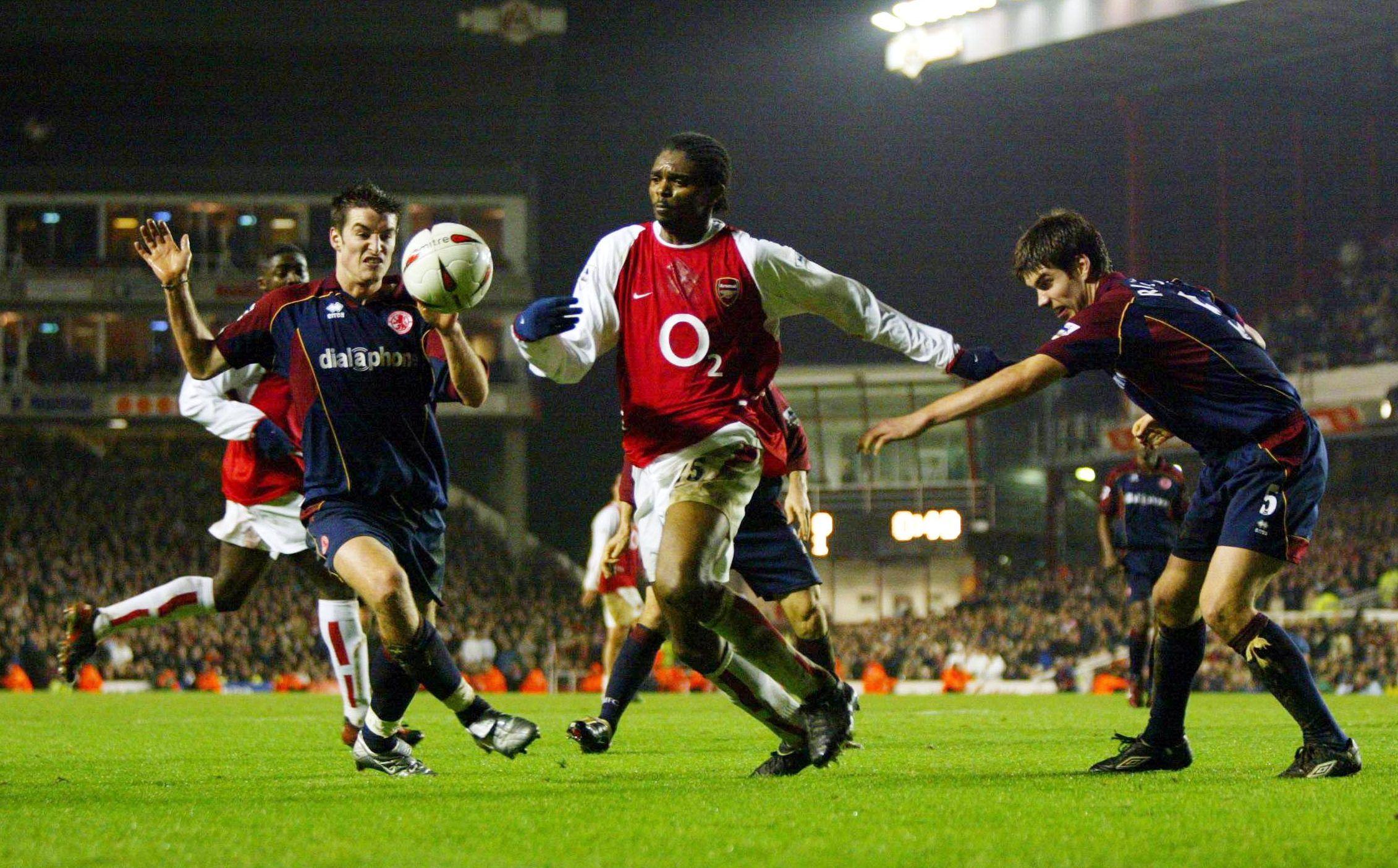 Football - Carling Cup - Semi Final First Leg - Arsenal v Middlesbrough - 20/1/04 
Middlesbrough's Guidoni Junior Doriva and Chris Riggott and Arsenal's Nwankwo Kanu in action 
Mandatory Credit : Action Images / Richard Heathcote  
Livepic