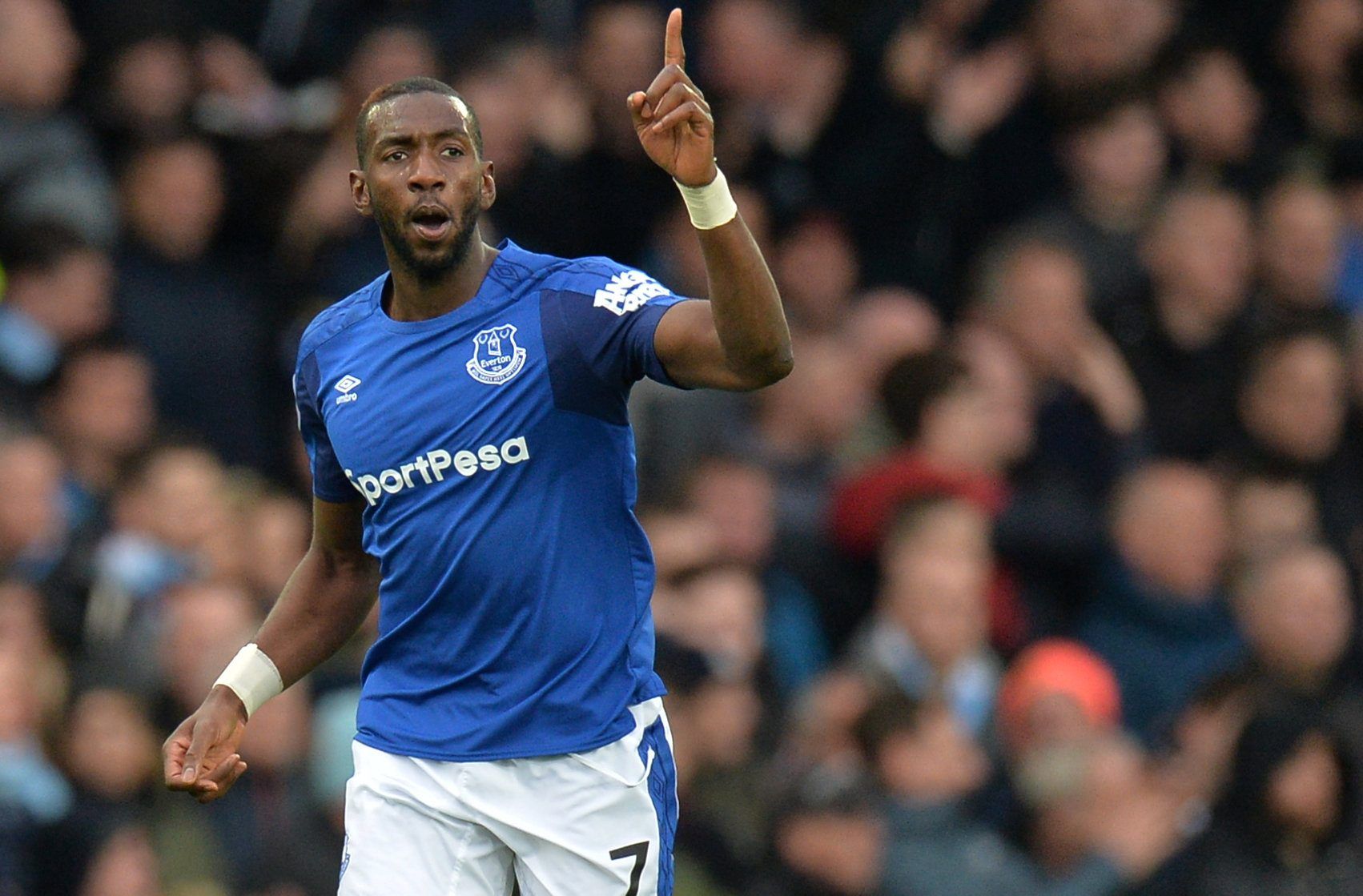 Soccer Football - Premier League - Everton vs Manchester City - Goodison Park, Liverpool, Britain - March 31, 2018   Everton's Yannick Bolasie celebrates scoring their first goal     REUTERS/Peter Powell    EDITORIAL USE ONLY. No use with unauthorized audio, video, data, fixture lists, club/league logos or 