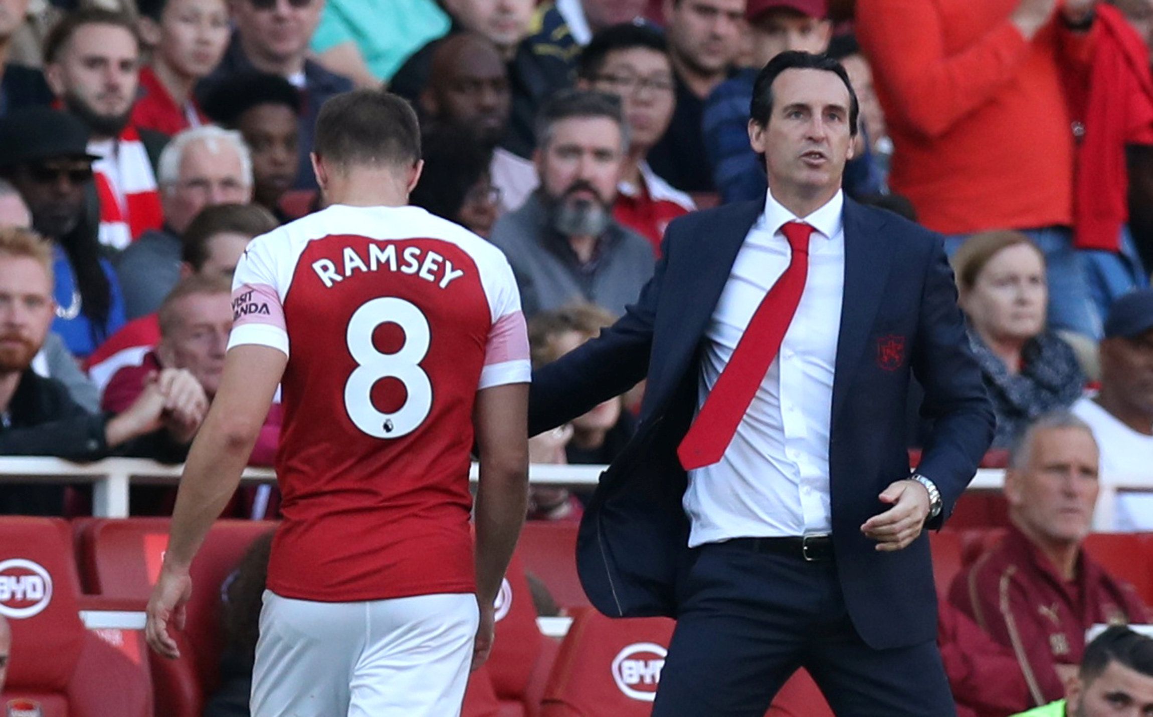 Soccer Football - Premier League - Arsenal v Watford - Emirates Stadium, London, Britain - September 29, 2018  Arsenal manager Unai Emery with Aaron Ramsey as he is substituted            Action Images via Reuters/Peter Cziborra  EDITORIAL USE ONLY. No use with unauthorized audio, video, data, fixture lists, club/league logos or 