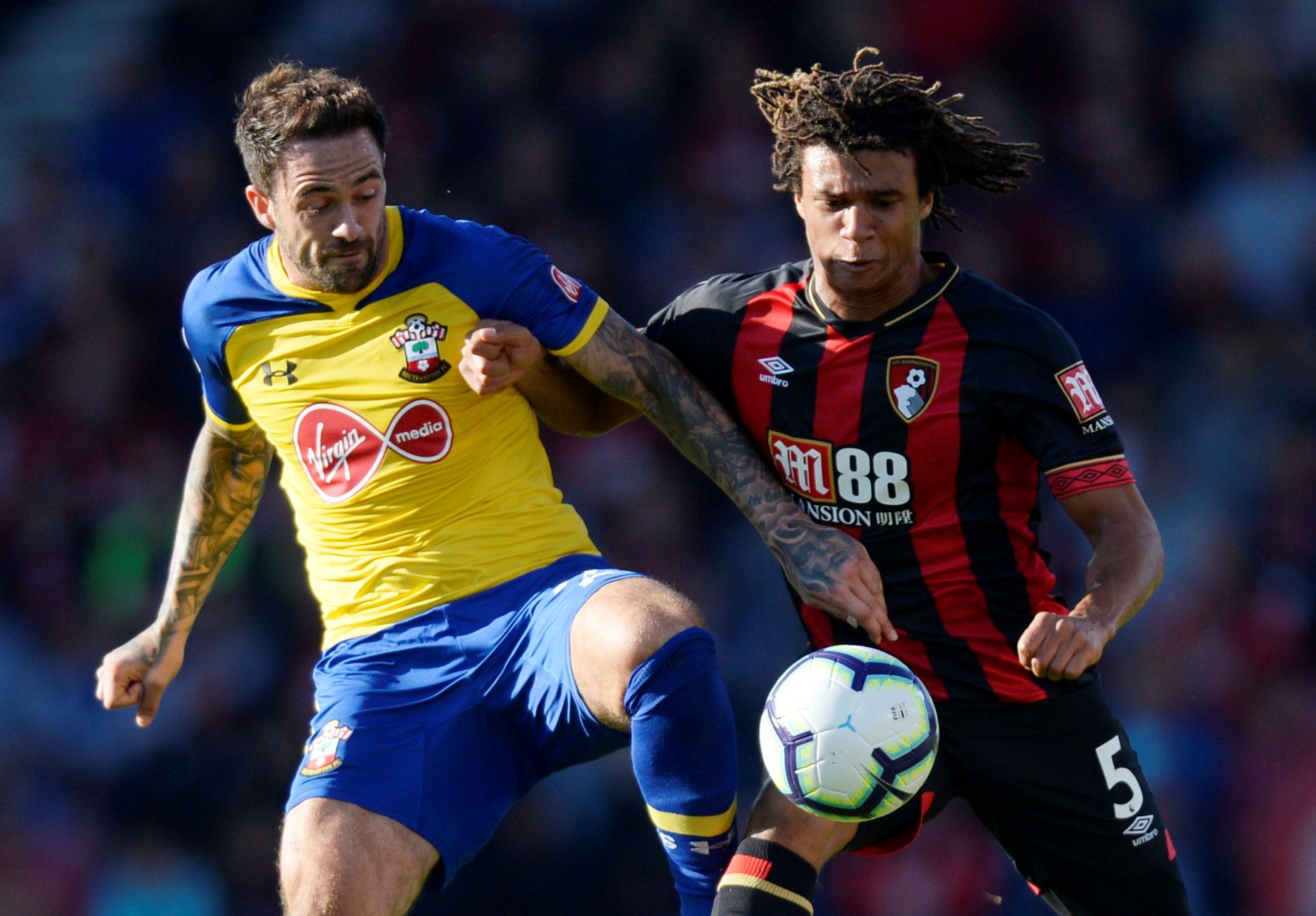 Soccer Football - Premier League - AFC Bournemouth v Southampton - Vitality Stadium, Bournemouth, Britain - October 20, 2018  Bournemouth's Nathan Ake in action with Southampton's Danny Ings   Action Images via Reuters/Adam Holt  EDITORIAL USE ONLY. No use with unauthorized audio, video, data, fixture lists, club/league logos or 
