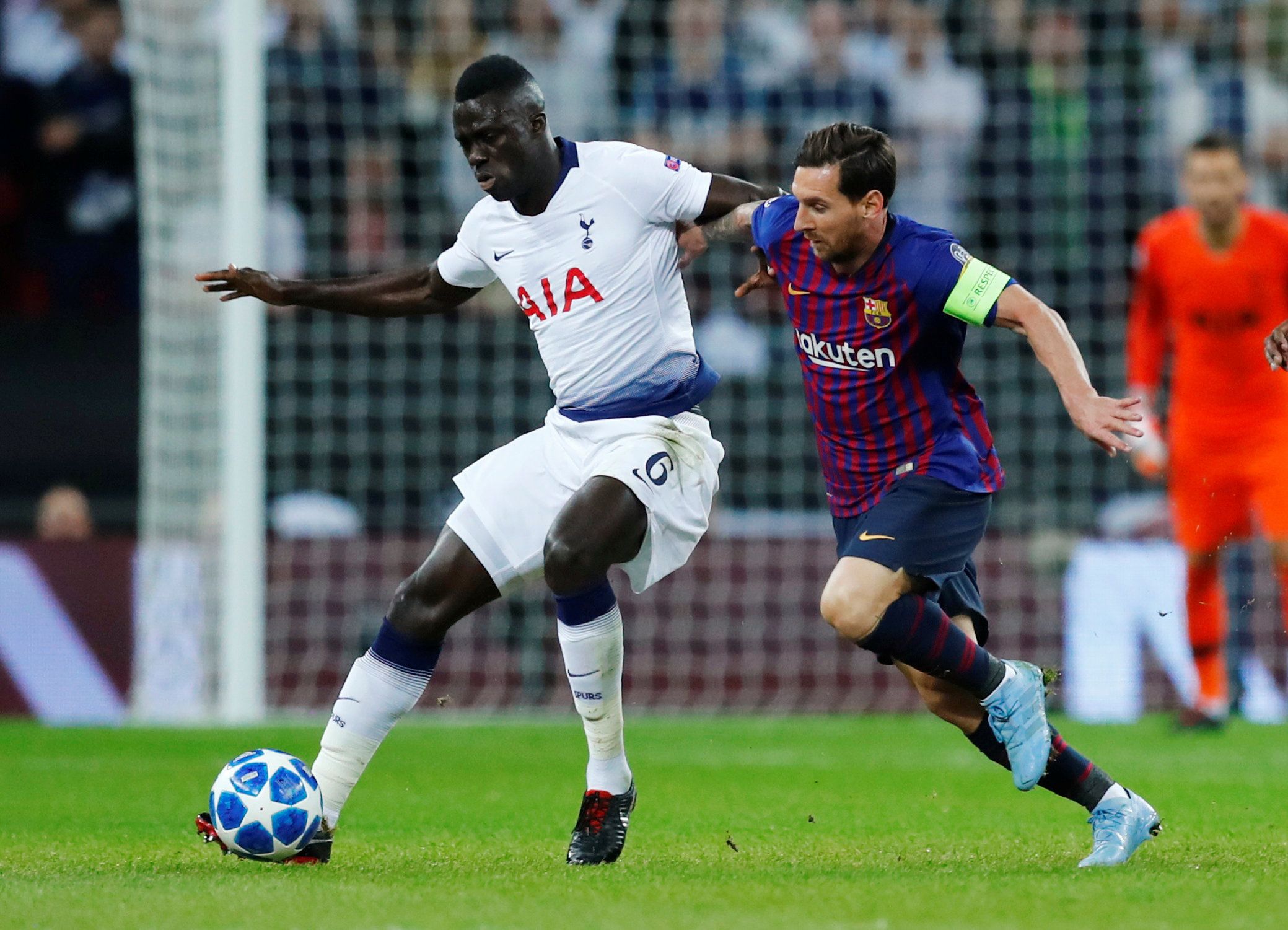 Soccer Football - Champions League - Group Stage - Group B - Tottenham Hotspur v FC Barcelona - Wembley Stadium, London, Britain - October 3, 2018  Tottenham's Davinson Sanchez in action with Barcelona's Lionel Messi      REUTERS/Eddie Keogh
