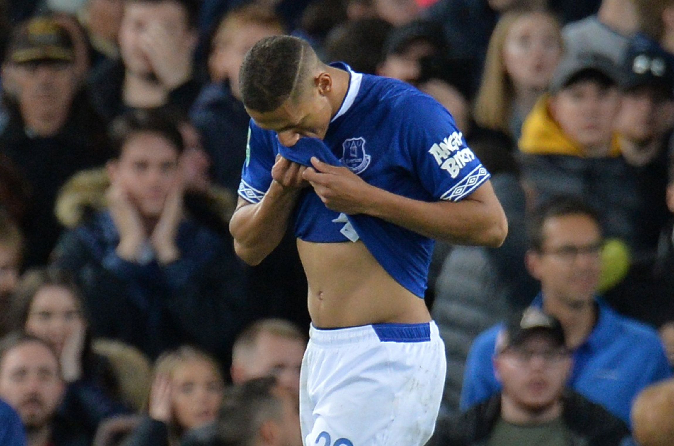 Soccer Football - Carabao Cup - Third Round - Everton v Southampton - Goodison Park, Liverpool, Britain - October 2, 2018  Everton's Richarlison looks dejected after missing a penalty during the shootout  REUTERS/Peter Powell  EDITORIAL USE ONLY. No use with unauthorized audio, video, data, fixture lists, club/league logos or 