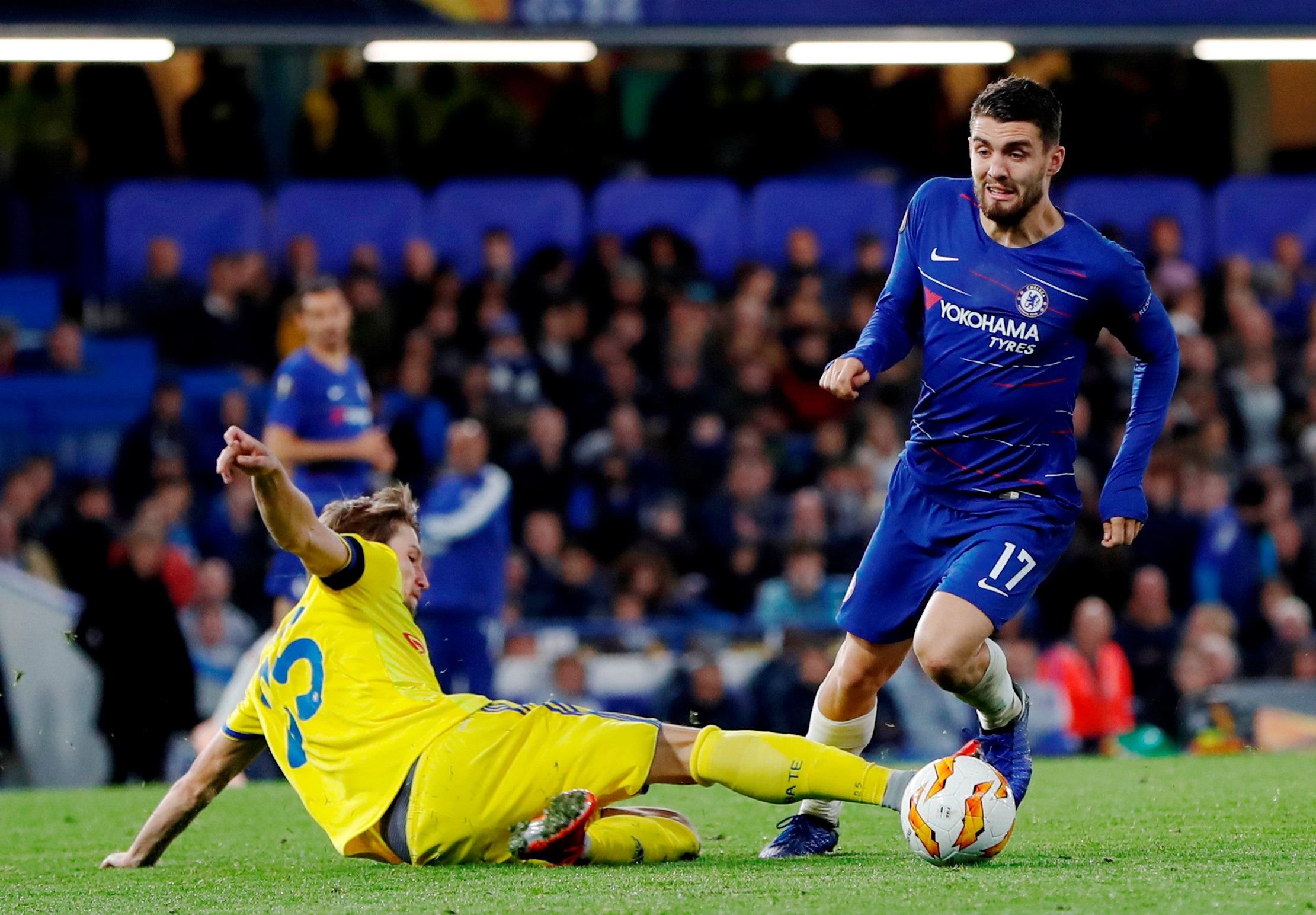 Soccer Football - Europa League - Group Stage - Group L - Chelsea v BATE Borisov - Stamford Bridge, London, Britain - October 25, 2018  Chelsea's Mateo Kovacic in action with BATE Borisov's Dmitri Baga   Action Images via Reuters/Paul Childs